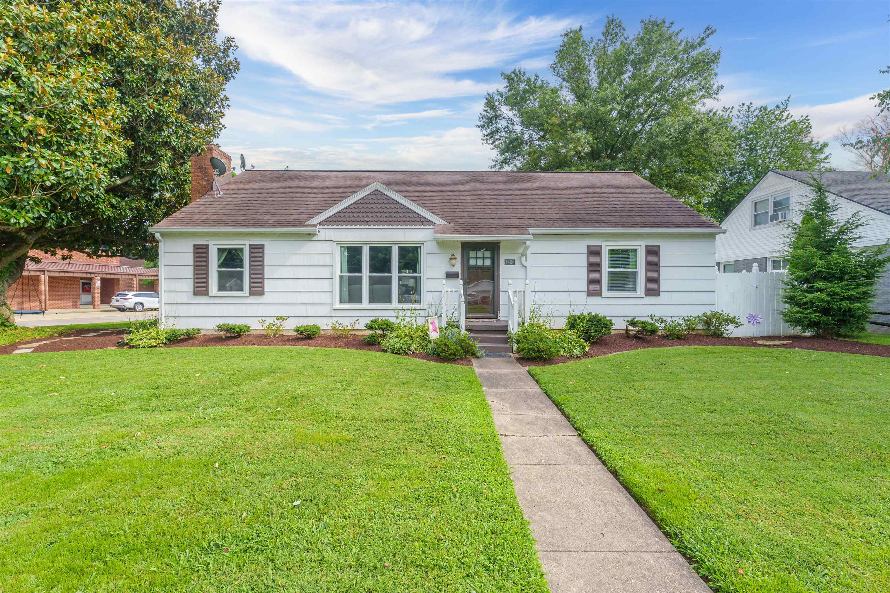 1406 Booth Ave, Owensboro, Kentucky 42301, 4 Bedrooms Bedrooms, ,2 BathroomsBathrooms,Single Family Residence,For Sale,Booth Ave,90266