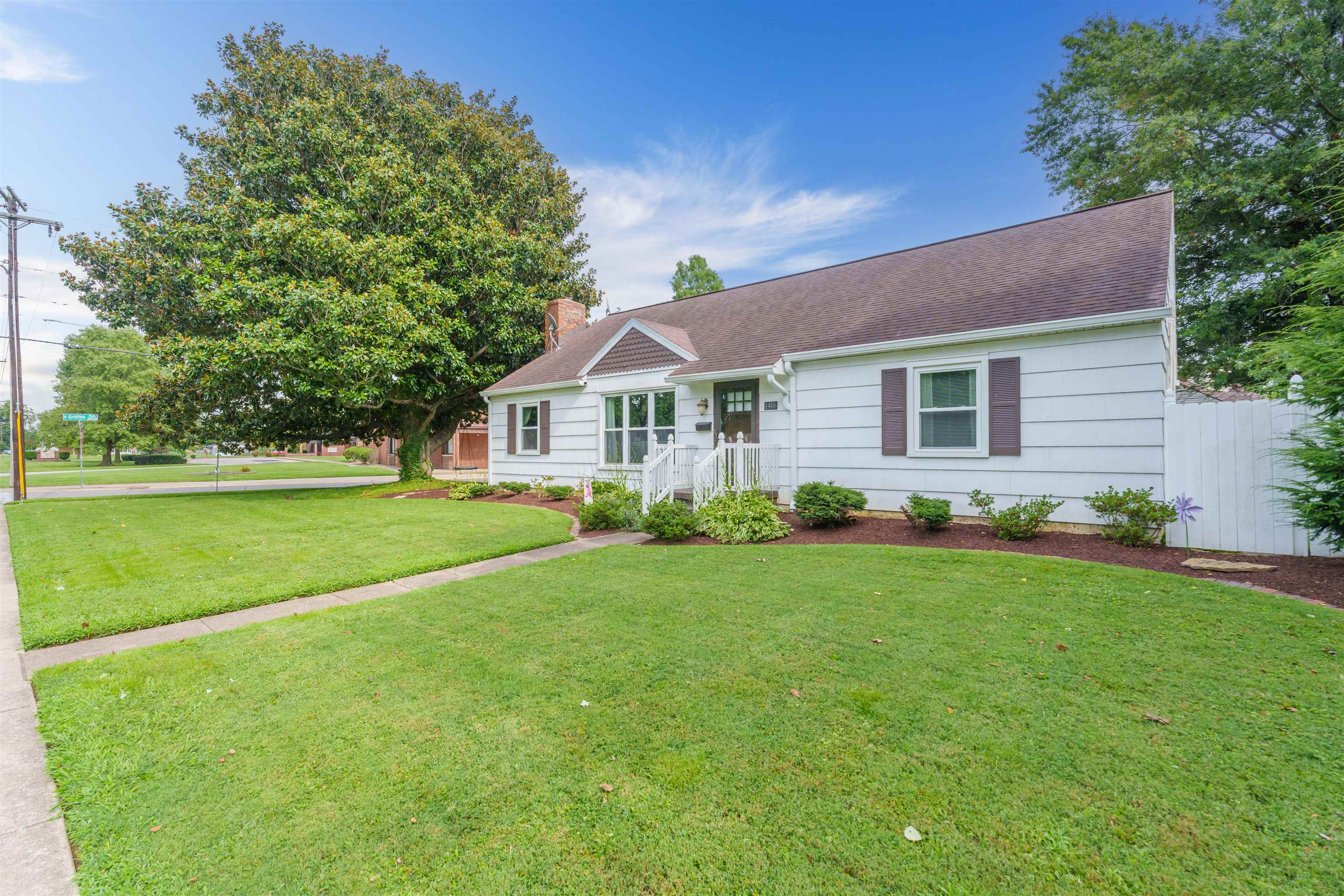 1406 Booth Ave, Owensboro, Kentucky 42301, 4 Bedrooms Bedrooms, ,2 BathroomsBathrooms,Single Family Residence,For Sale,Booth Ave,90266