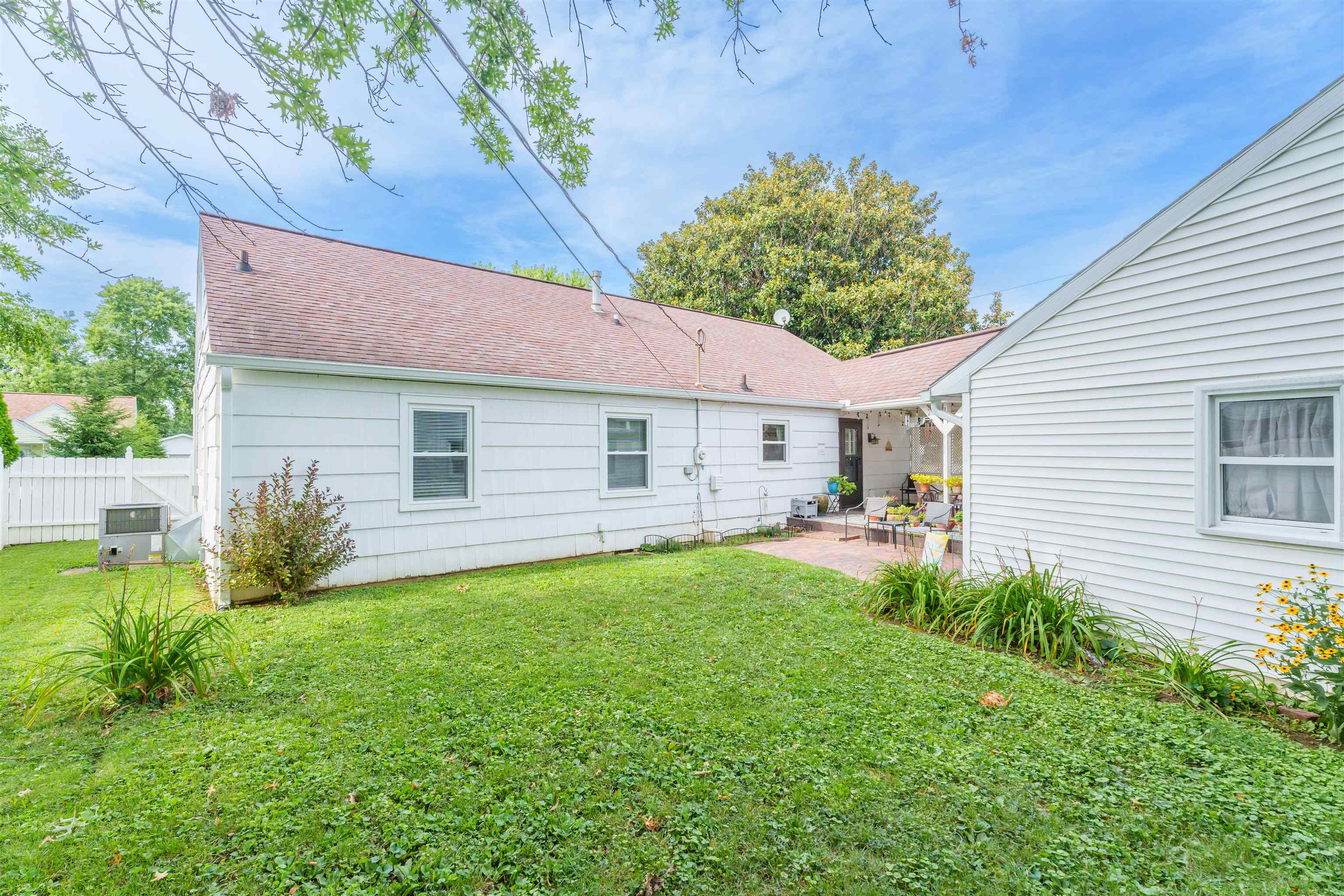 1406 Booth Ave, Owensboro, Kentucky 42301, 4 Bedrooms Bedrooms, ,2 BathroomsBathrooms,Single Family Residence,For Sale,Booth Ave,90266