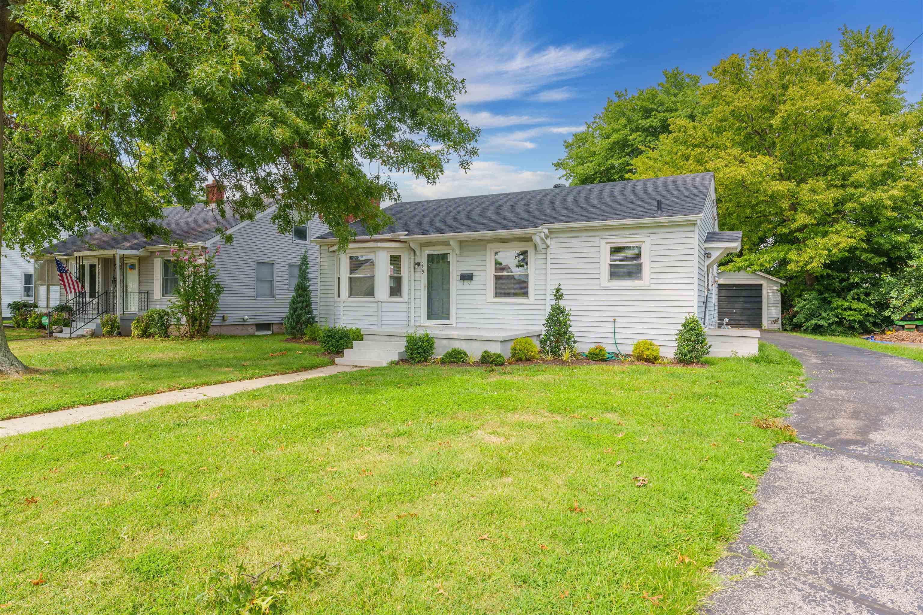 259 Riverside Drive, Owensboro, Kentucky 42303, 2 Bedrooms Bedrooms, ,1 BathroomBathrooms,Single Family Residence,For Sale,Riverside Drive,90278