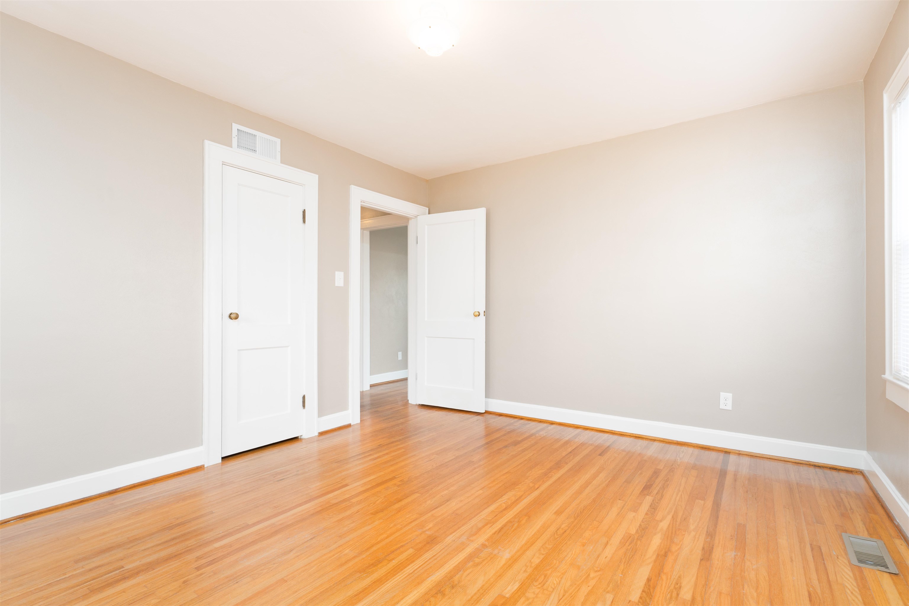 259 Riverside Drive, Owensboro, Kentucky 42303, 2 Bedrooms Bedrooms, ,1 BathroomBathrooms,Single Family Residence,For Sale,Riverside Drive,90278