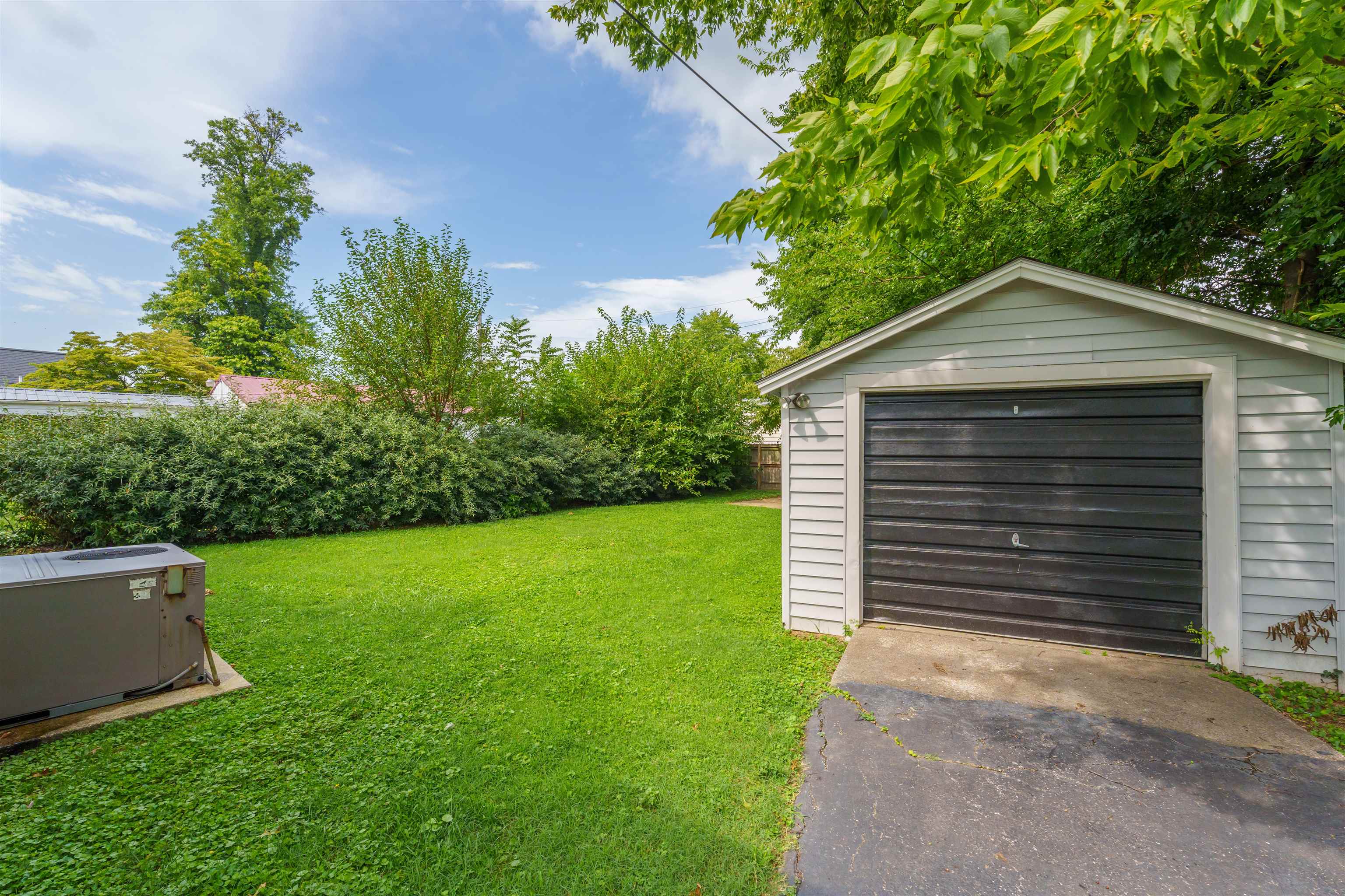 259 Riverside Drive, Owensboro, Kentucky 42303, 2 Bedrooms Bedrooms, ,1 BathroomBathrooms,Single Family Residence,For Sale,Riverside Drive,90278