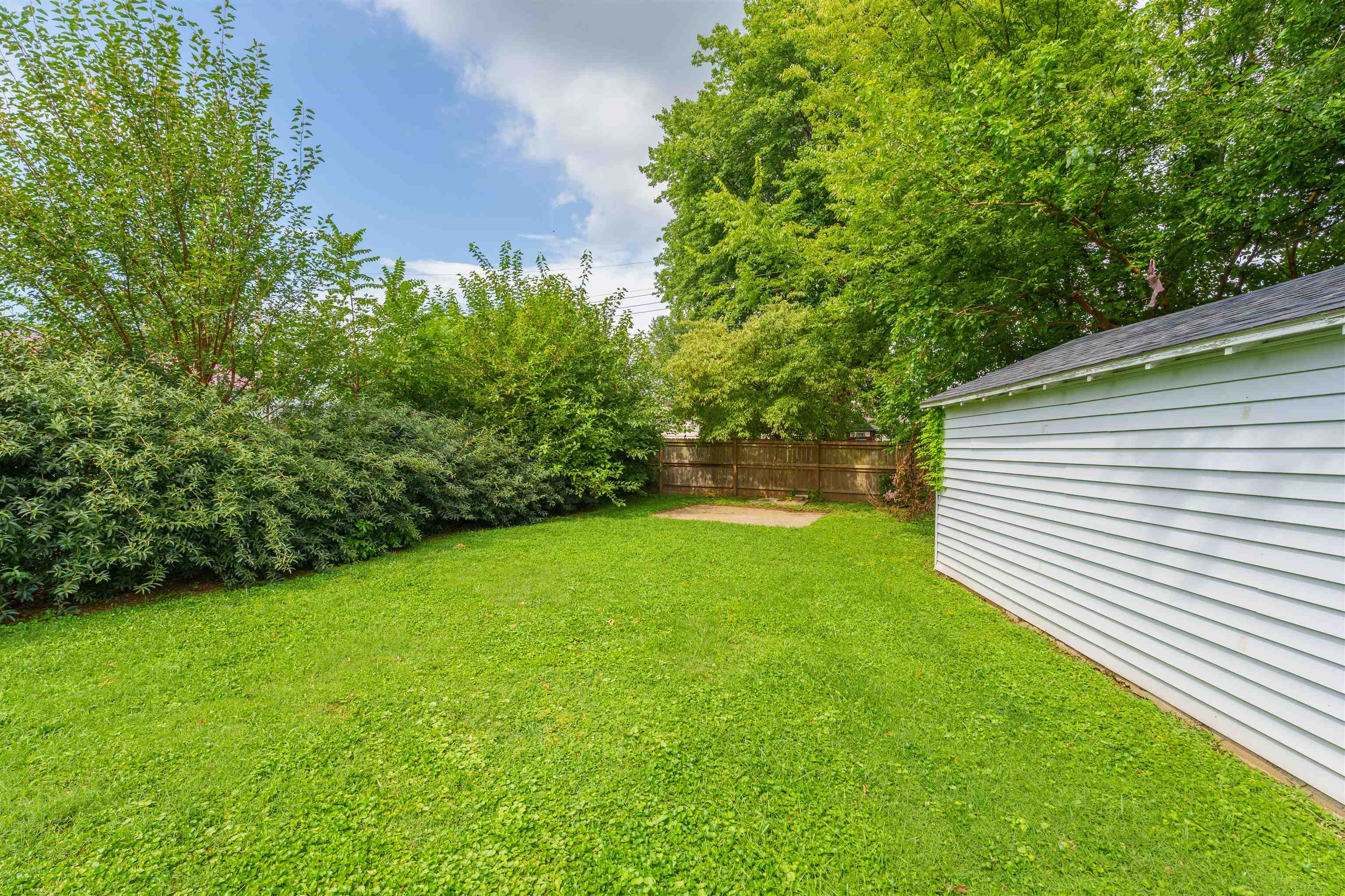 259 Riverside Drive, Owensboro, Kentucky 42303, 2 Bedrooms Bedrooms, ,1 BathroomBathrooms,Single Family Residence,For Sale,Riverside Drive,90278