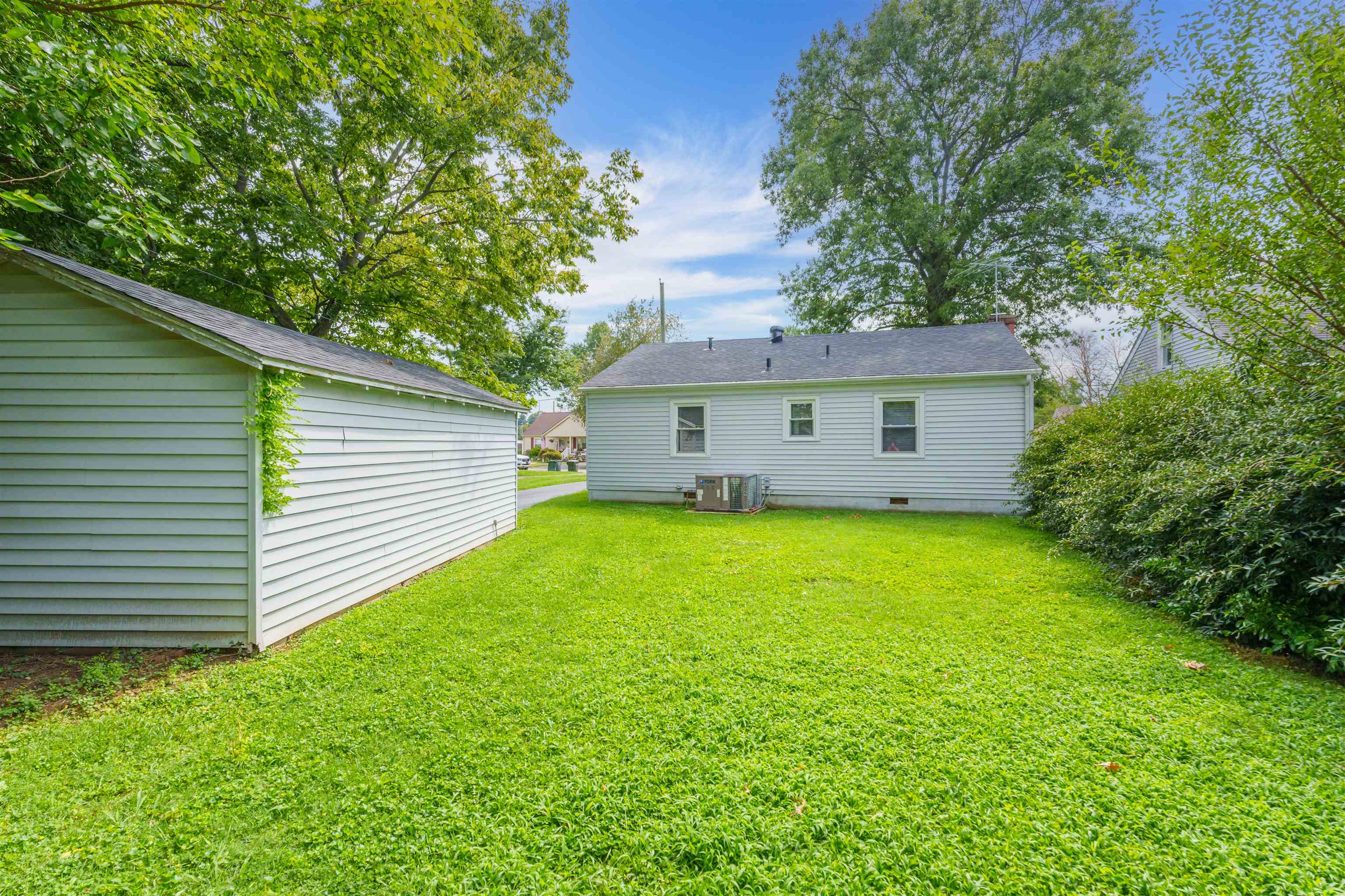 259 Riverside Drive, Owensboro, Kentucky 42303, 2 Bedrooms Bedrooms, ,1 BathroomBathrooms,Single Family Residence,For Sale,Riverside Drive,90278