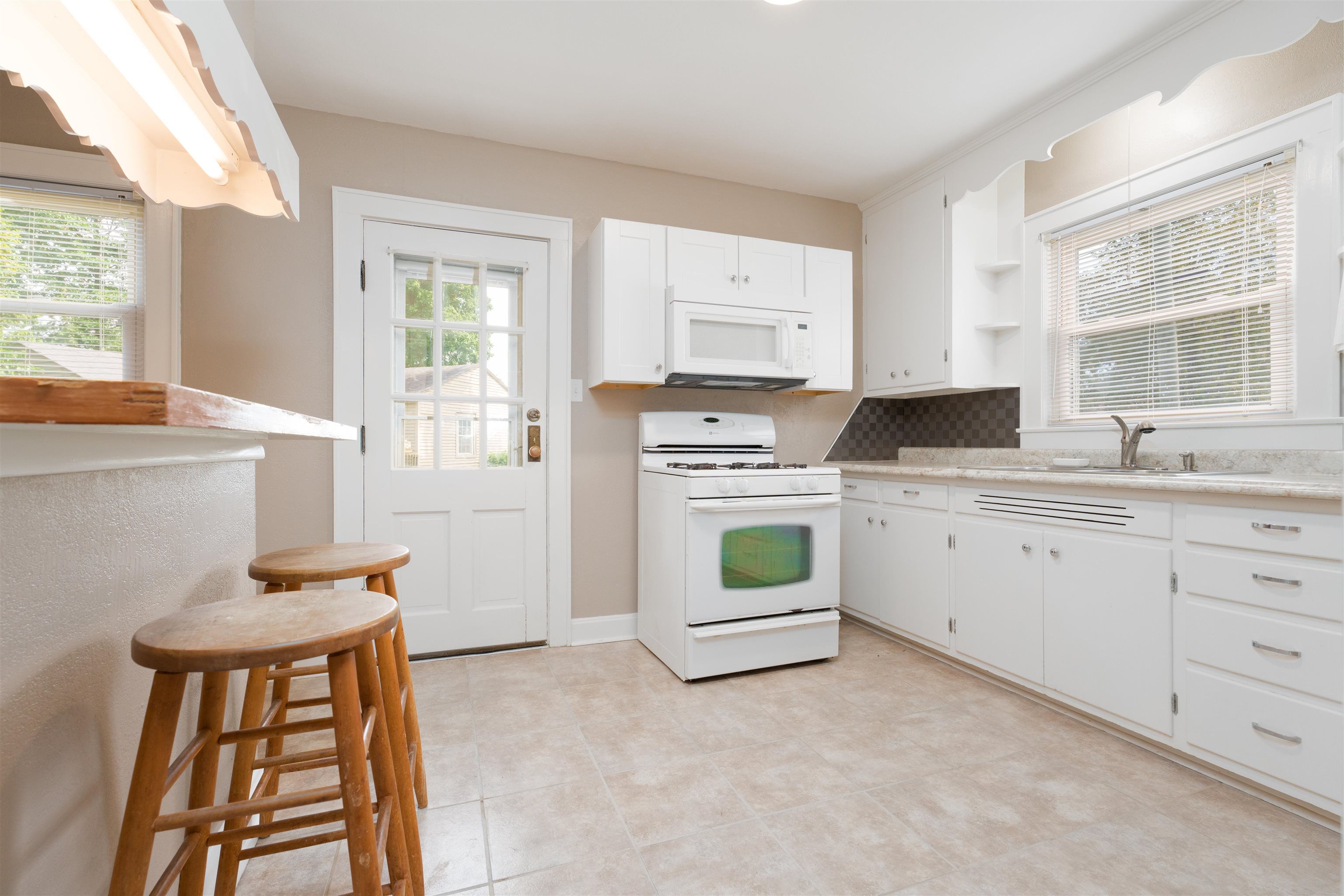 259 Riverside Drive, Owensboro, Kentucky 42303, 2 Bedrooms Bedrooms, ,1 BathroomBathrooms,Single Family Residence,For Sale,Riverside Drive,90278