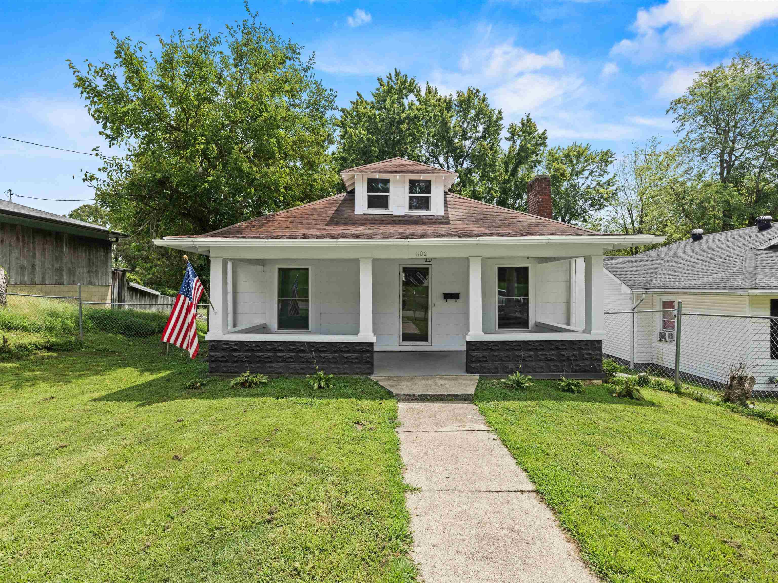 1102 Broad Street, Central City, Kentucky 42330, 3 Bedrooms Bedrooms, ,1 BathroomBathrooms,Single Family Residence,For Sale,Broad Street,90286