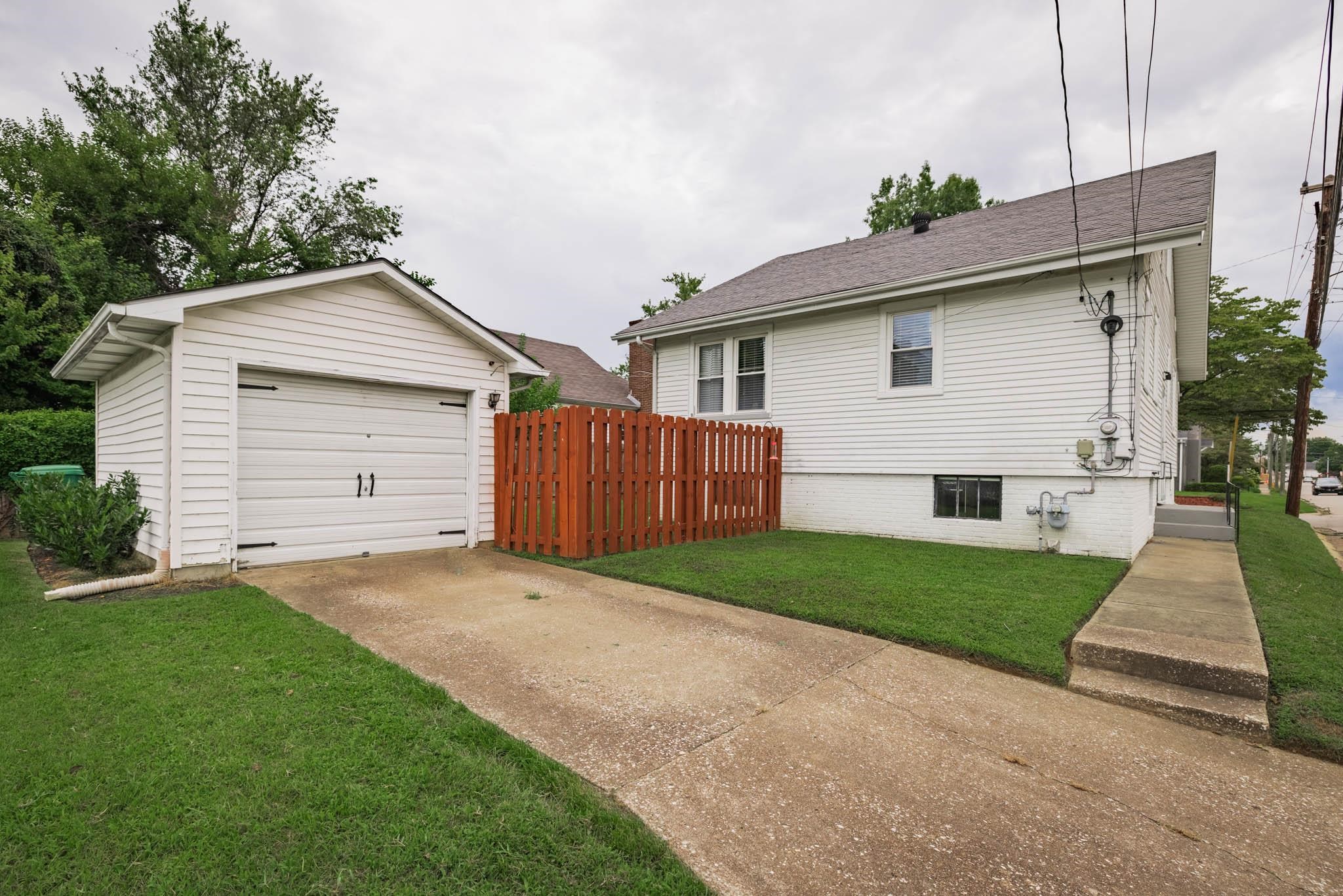 1930 Freeman Avenue, Owensboro, Kentucky 42301, 2 Bedrooms Bedrooms, ,1 BathroomBathrooms,Single Family Residence,For Sale,Freeman Avenue,90298