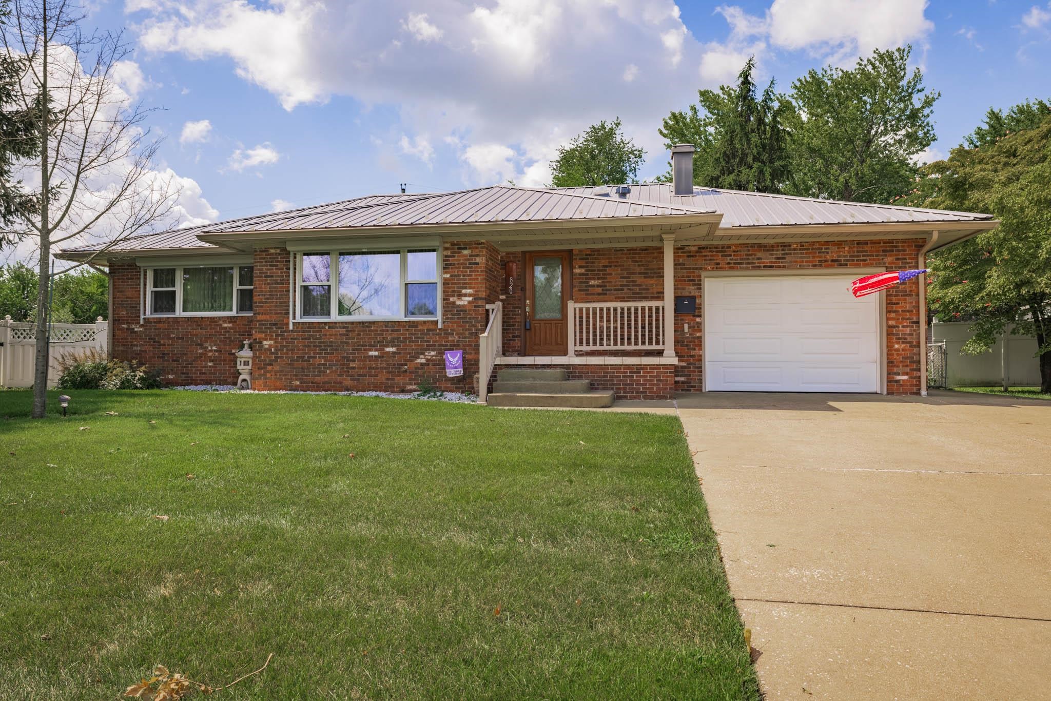 820 Parkway Drive South, Owensboro, Kentucky 42303, 2 Bedrooms Bedrooms, ,2 BathroomsBathrooms,Single Family Residence,For Sale,Parkway Drive South,90300