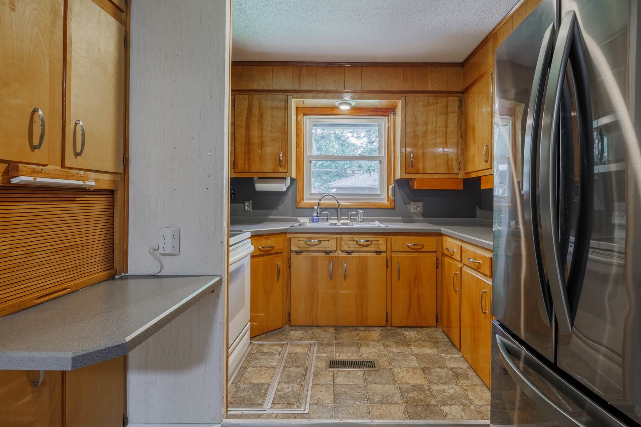820 Parkway Drive South, Owensboro, Kentucky 42303, 2 Bedrooms Bedrooms, ,2 BathroomsBathrooms,Single Family Residence,For Sale,Parkway Drive South,90300
