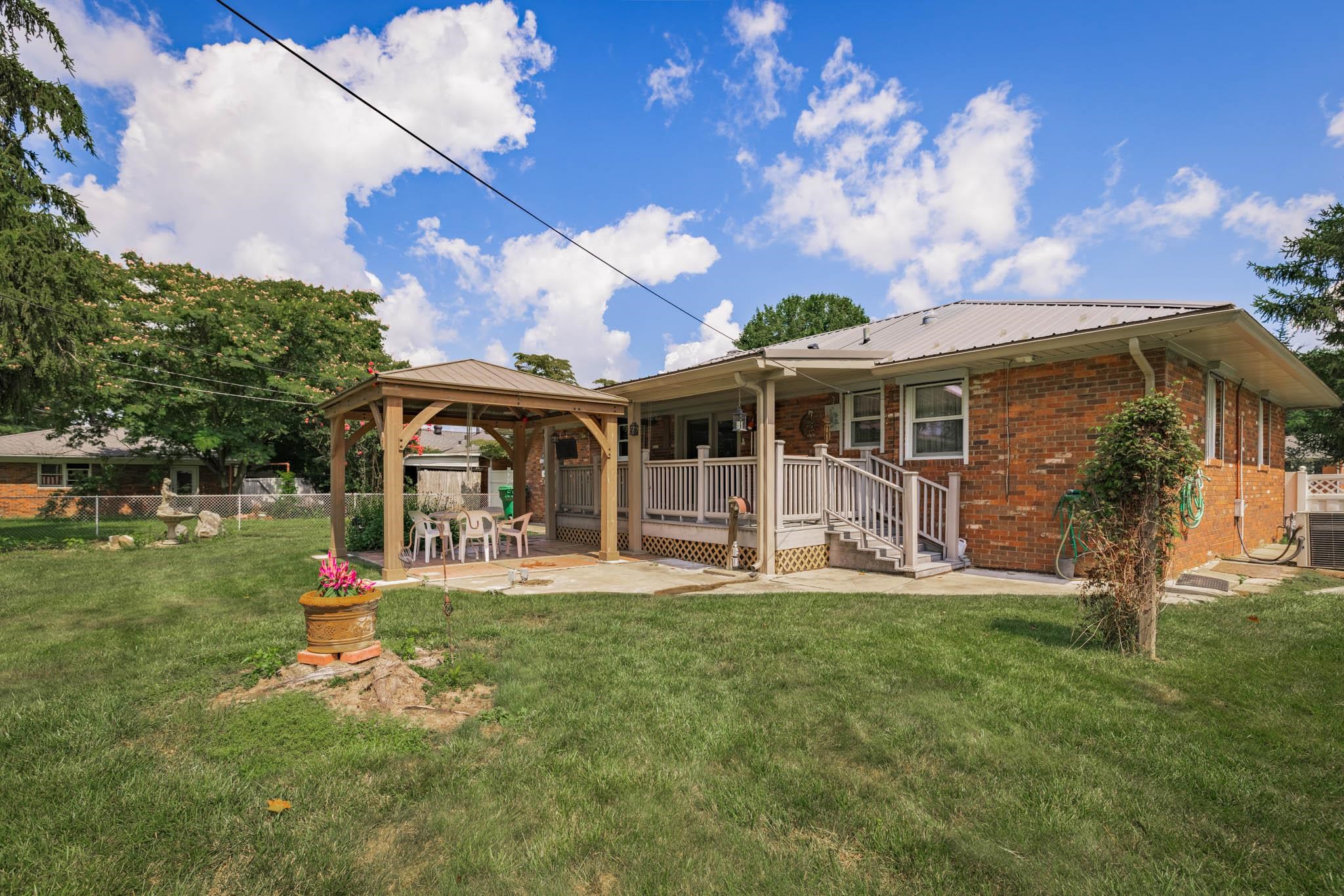 820 Parkway Drive South, Owensboro, Kentucky 42303, 2 Bedrooms Bedrooms, ,2 BathroomsBathrooms,Single Family Residence,For Sale,Parkway Drive South,90300