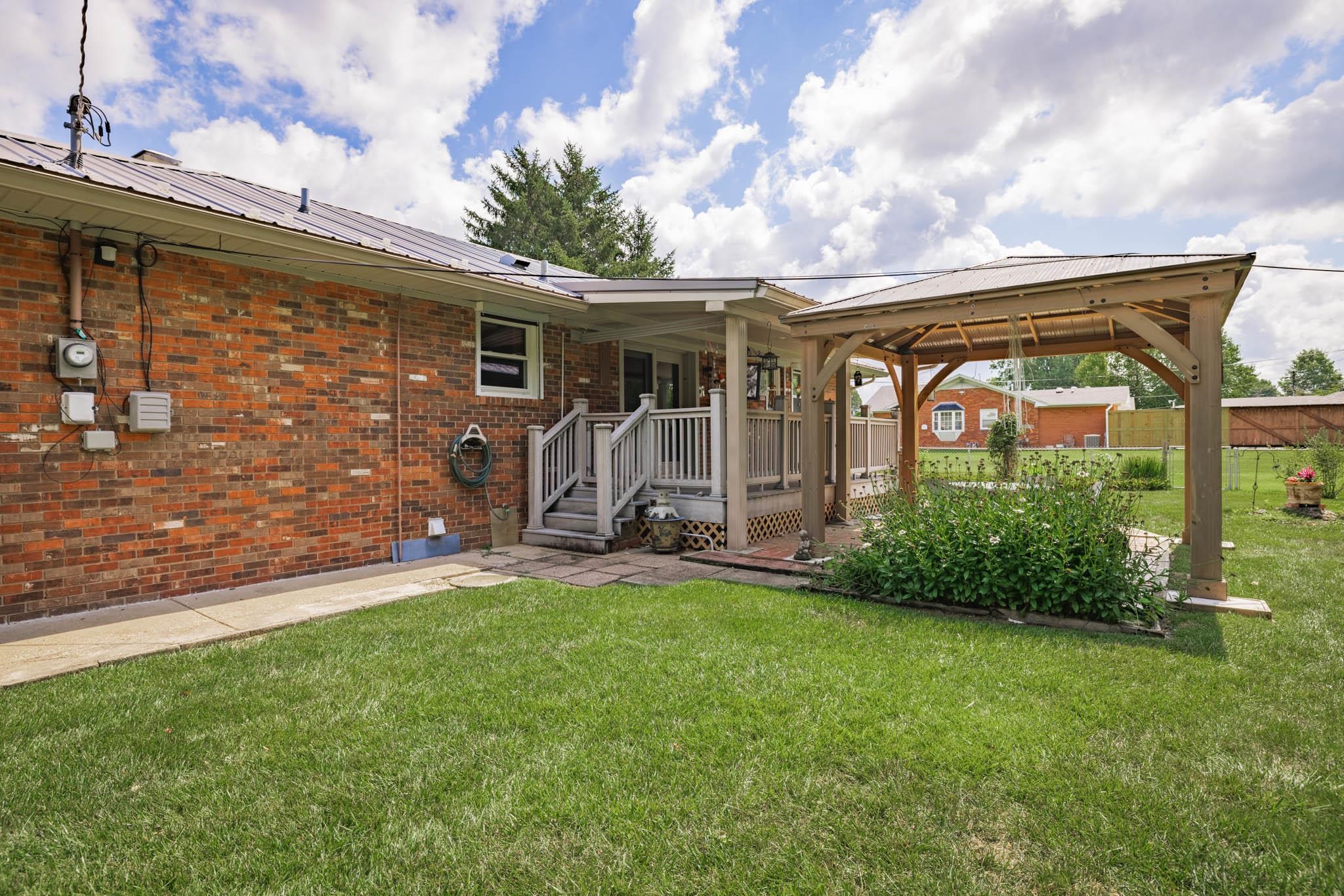820 Parkway Drive South, Owensboro, Kentucky 42303, 2 Bedrooms Bedrooms, ,2 BathroomsBathrooms,Single Family Residence,For Sale,Parkway Drive South,90300