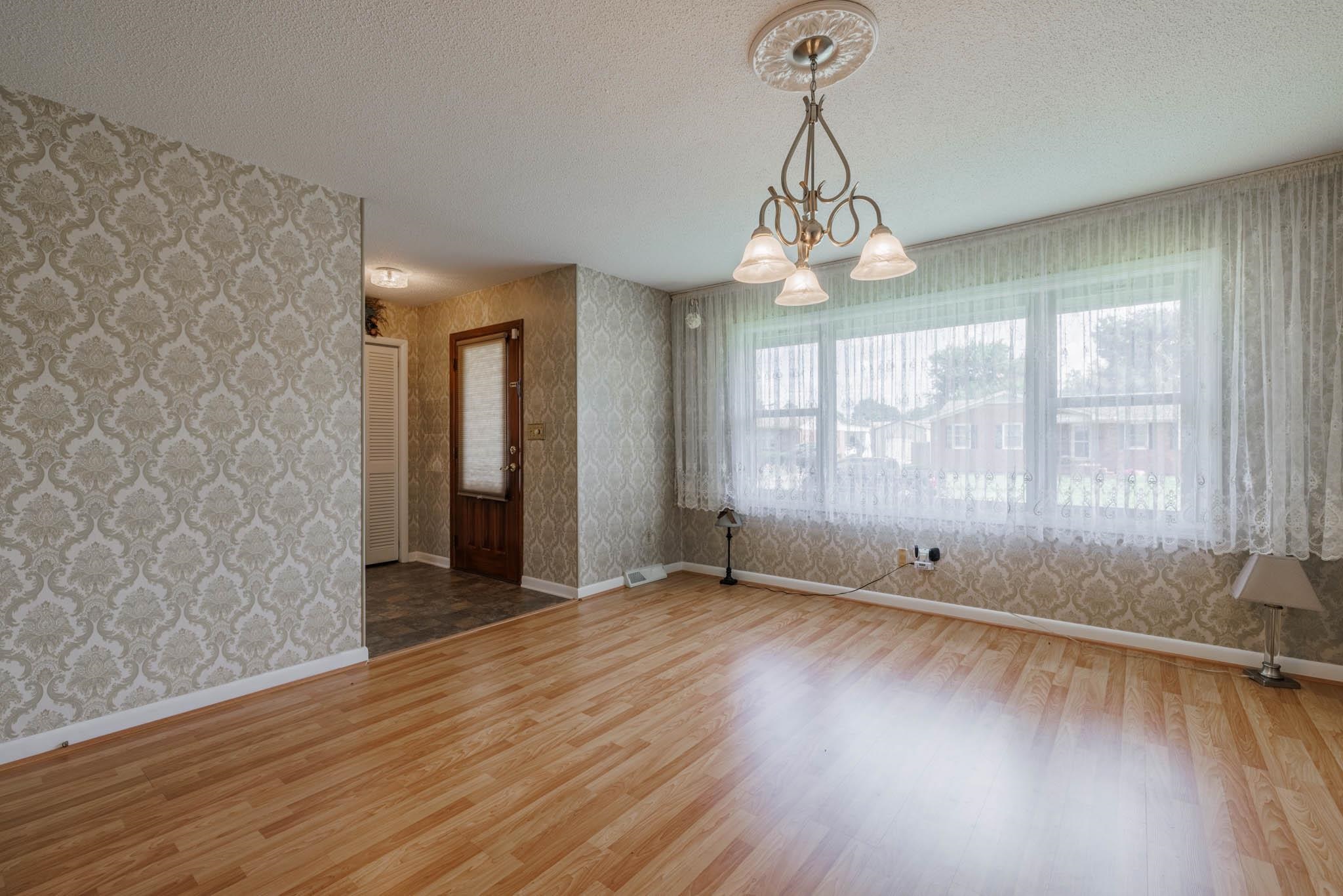 820 Parkway Drive South, Owensboro, Kentucky 42303, 2 Bedrooms Bedrooms, ,2 BathroomsBathrooms,Single Family Residence,For Sale,Parkway Drive South,90300