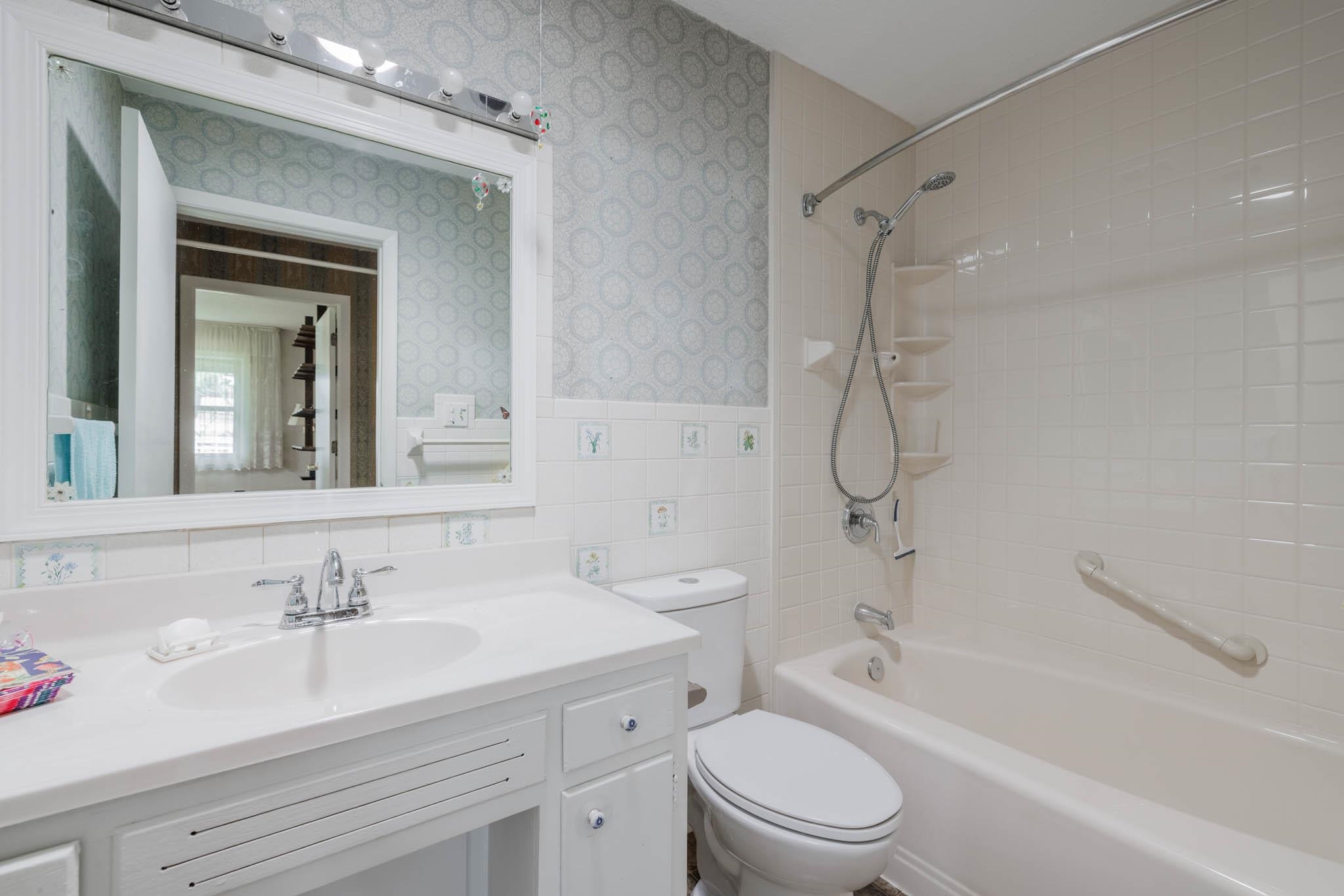820 Parkway Drive South, Owensboro, Kentucky 42303, 2 Bedrooms Bedrooms, ,2 BathroomsBathrooms,Single Family Residence,For Sale,Parkway Drive South,90300