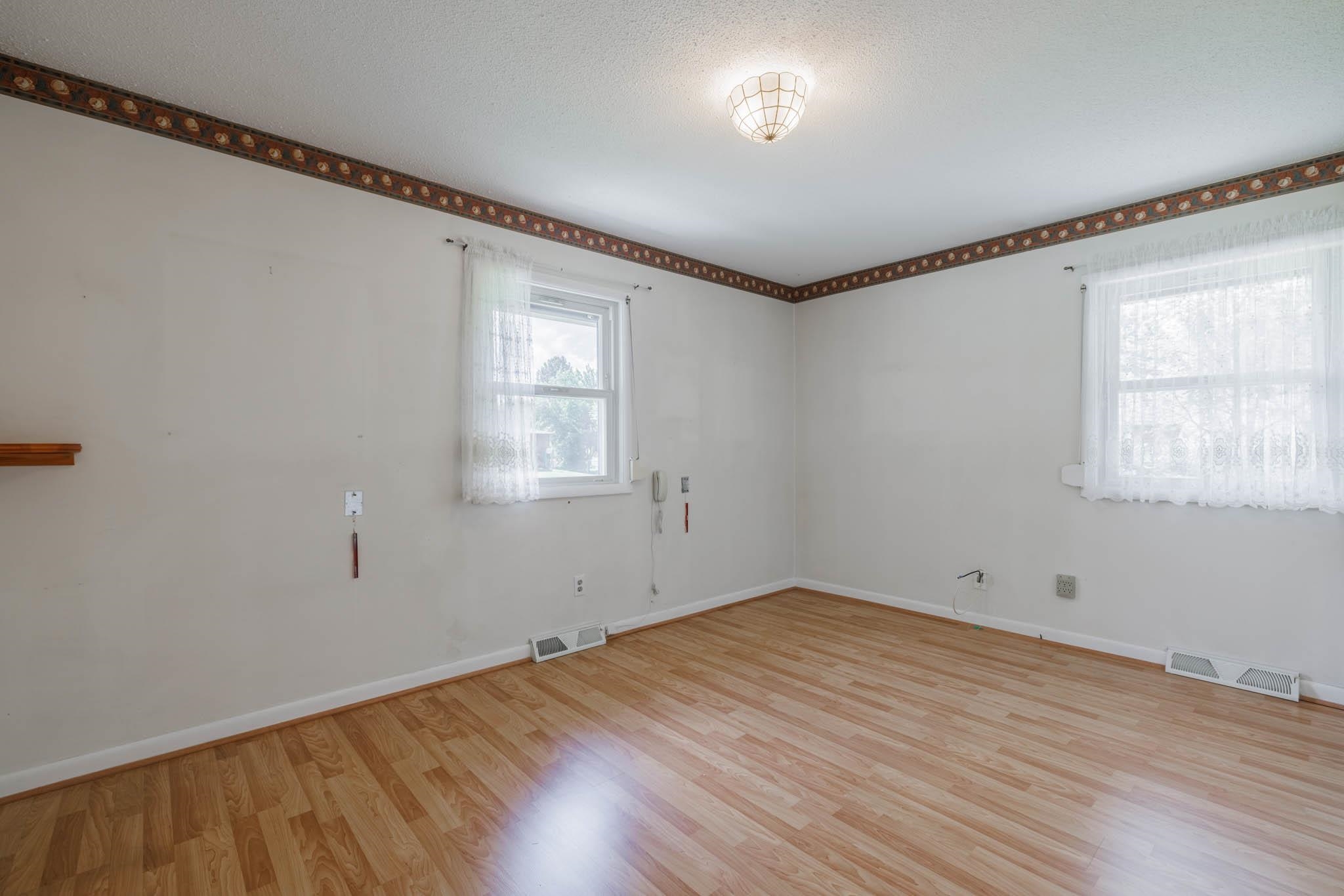 820 Parkway Drive South, Owensboro, Kentucky 42303, 2 Bedrooms Bedrooms, ,2 BathroomsBathrooms,Single Family Residence,For Sale,Parkway Drive South,90300