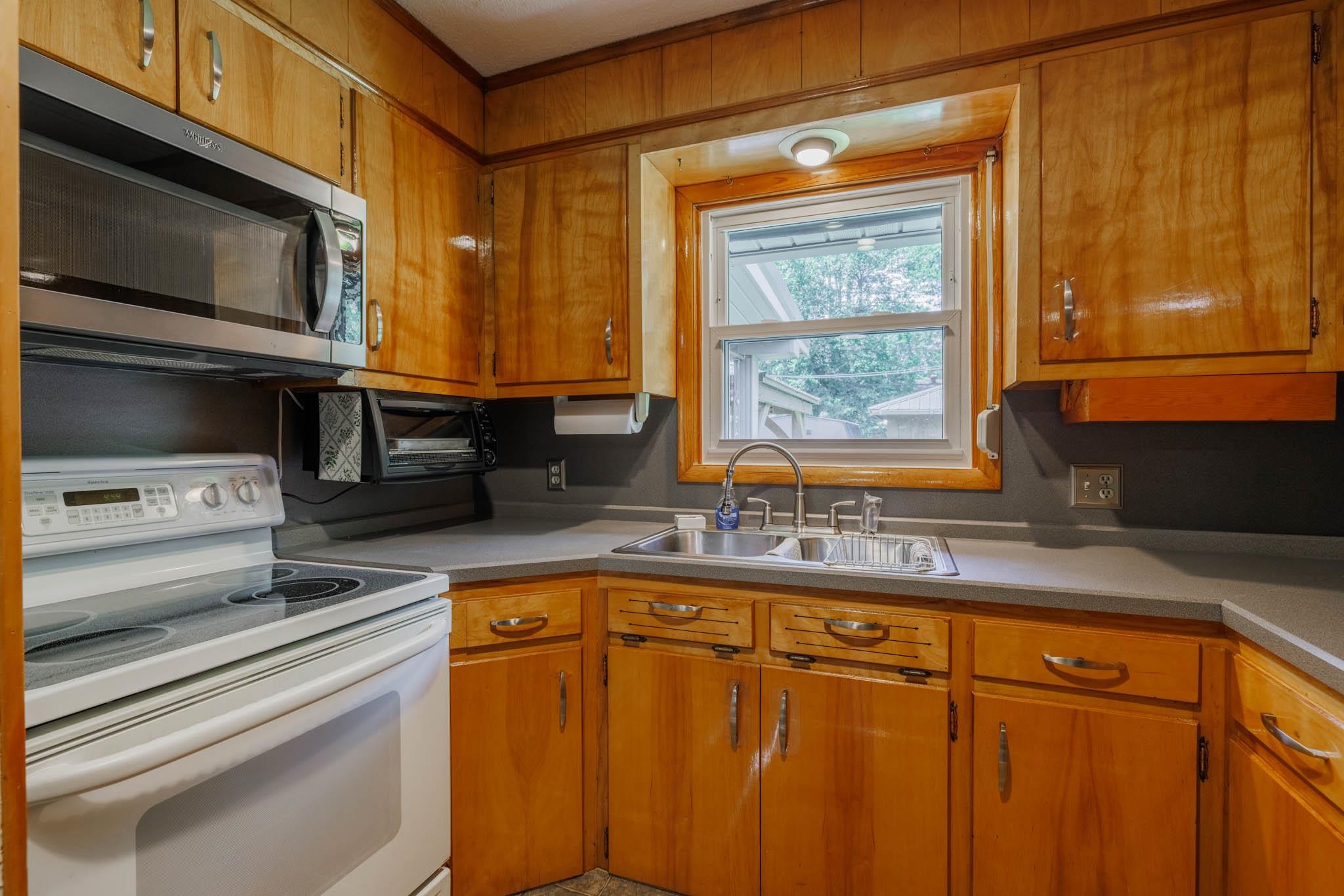 820 Parkway Drive South, Owensboro, Kentucky 42303, 2 Bedrooms Bedrooms, ,2 BathroomsBathrooms,Single Family Residence,For Sale,Parkway Drive South,90300