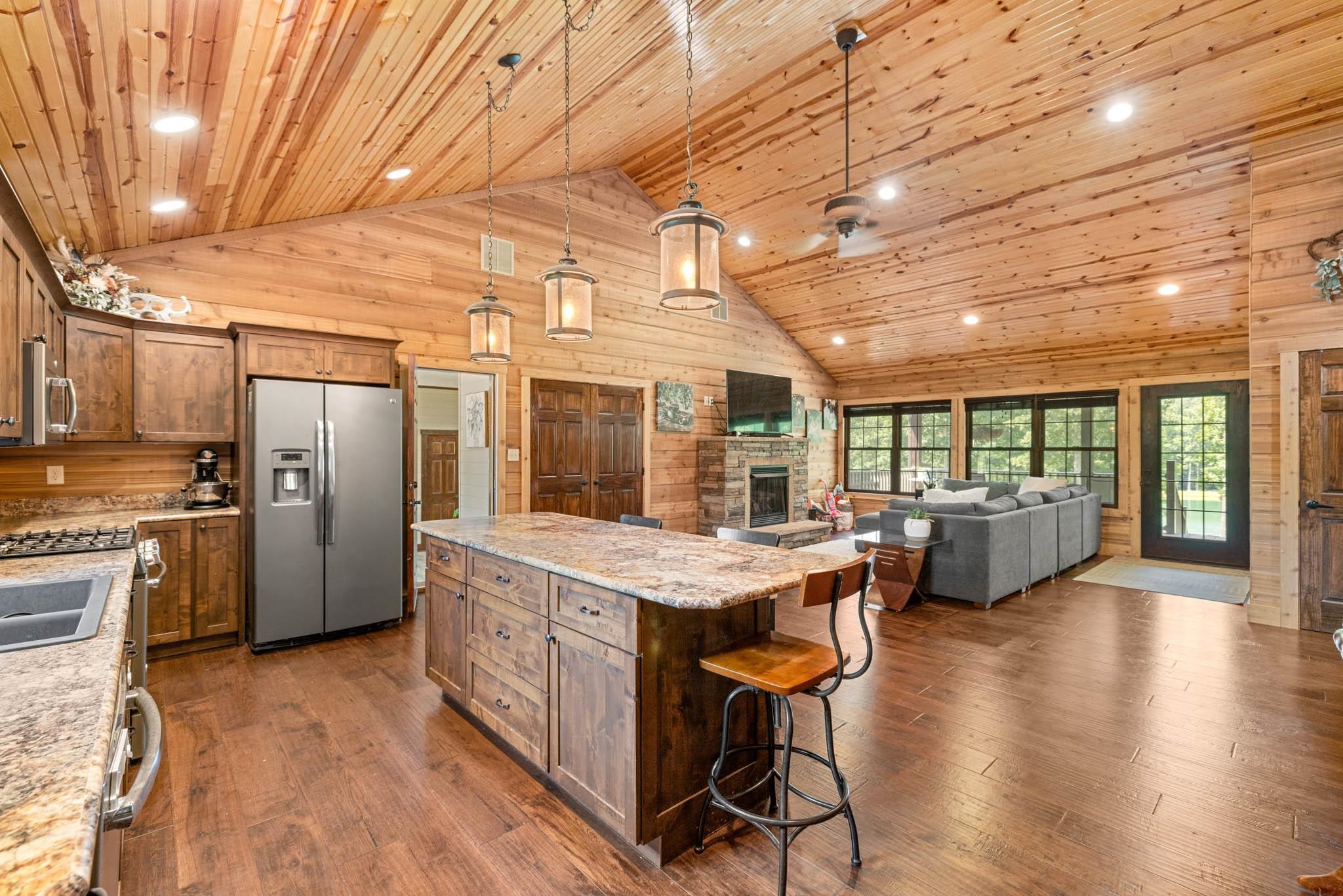 Island, stainless steel appliances