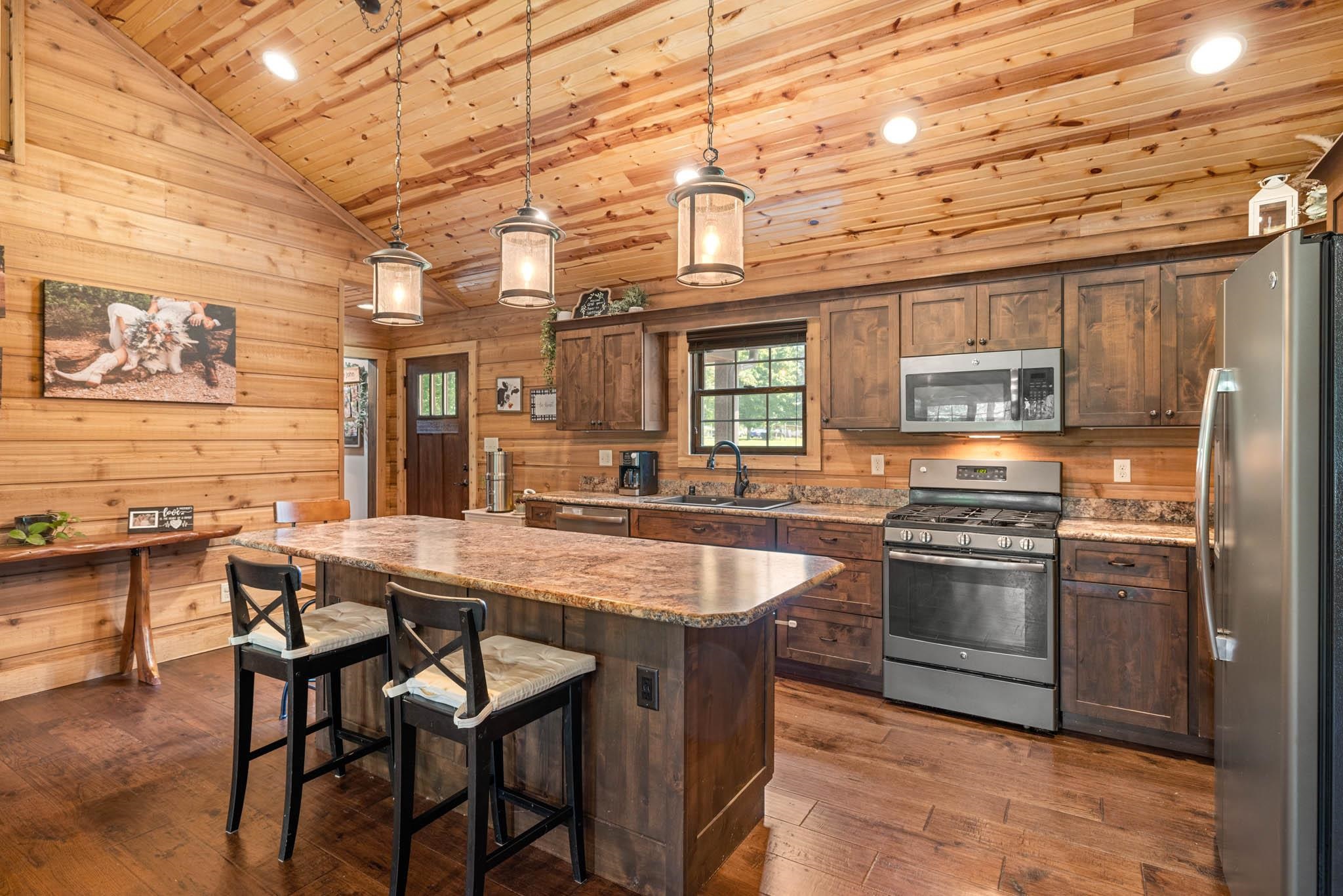 371 Bear Run Ln., Hartford, Kentucky 42347, 3 Bedrooms Bedrooms, ,2 BathroomsBathrooms,Single Family Residence,For Sale,Bear Run Ln.,90305