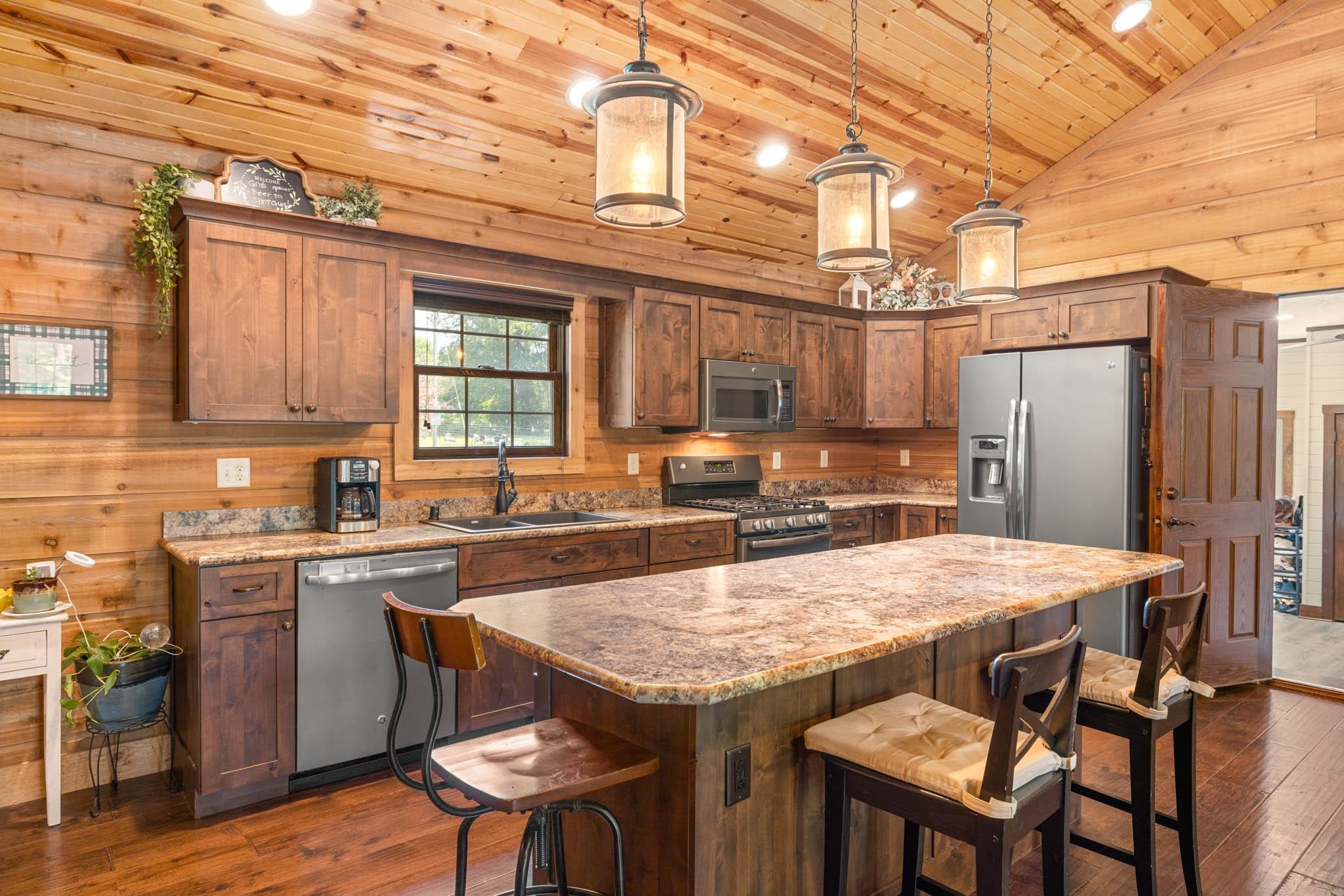 371 Bear Run Ln., Hartford, Kentucky 42347, 3 Bedrooms Bedrooms, ,2 BathroomsBathrooms,Single Family Residence,For Sale,Bear Run Ln.,90305
