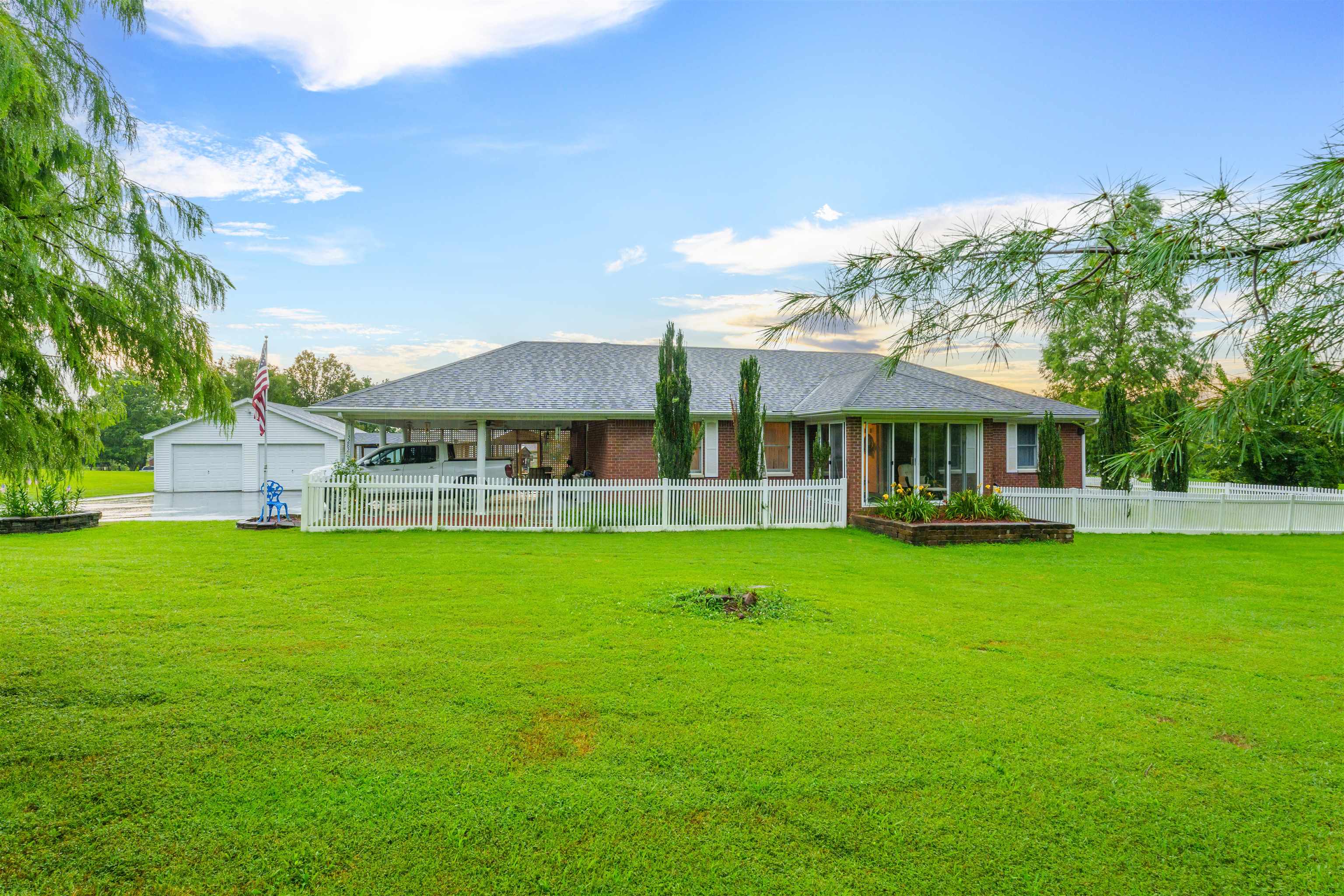 13282 US Hwy 231 N, Utica, Kentucky 42376, 3 Bedrooms Bedrooms, ,2 BathroomsBathrooms,Single Family Residence,For Sale,US Hwy 231 N,90306