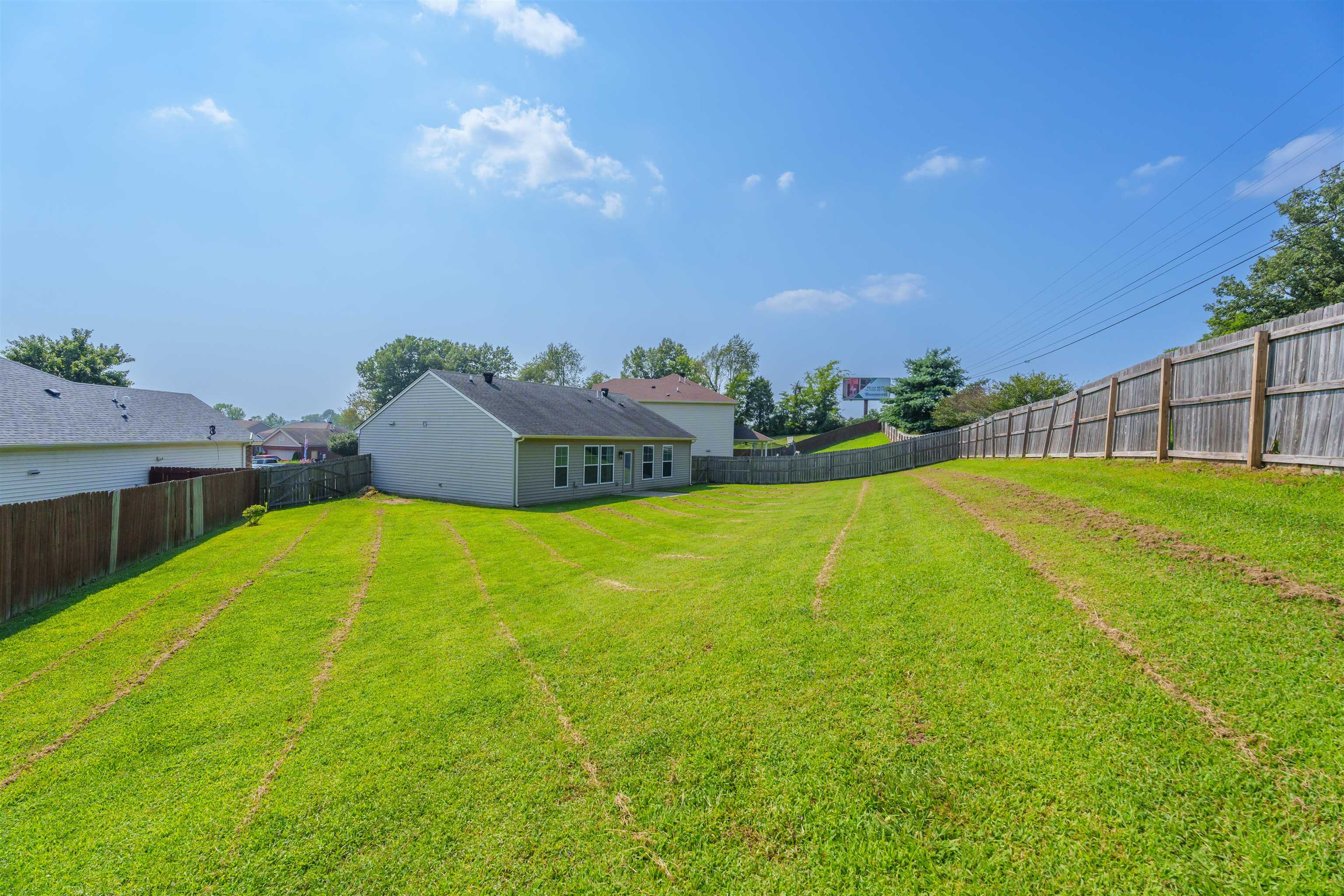 2101 Meadowhill Ln, Utica, Kentucky 42376, 3 Bedrooms Bedrooms, ,2 BathroomsBathrooms,Single Family Residence,For Sale,Meadowhill Ln,90314
