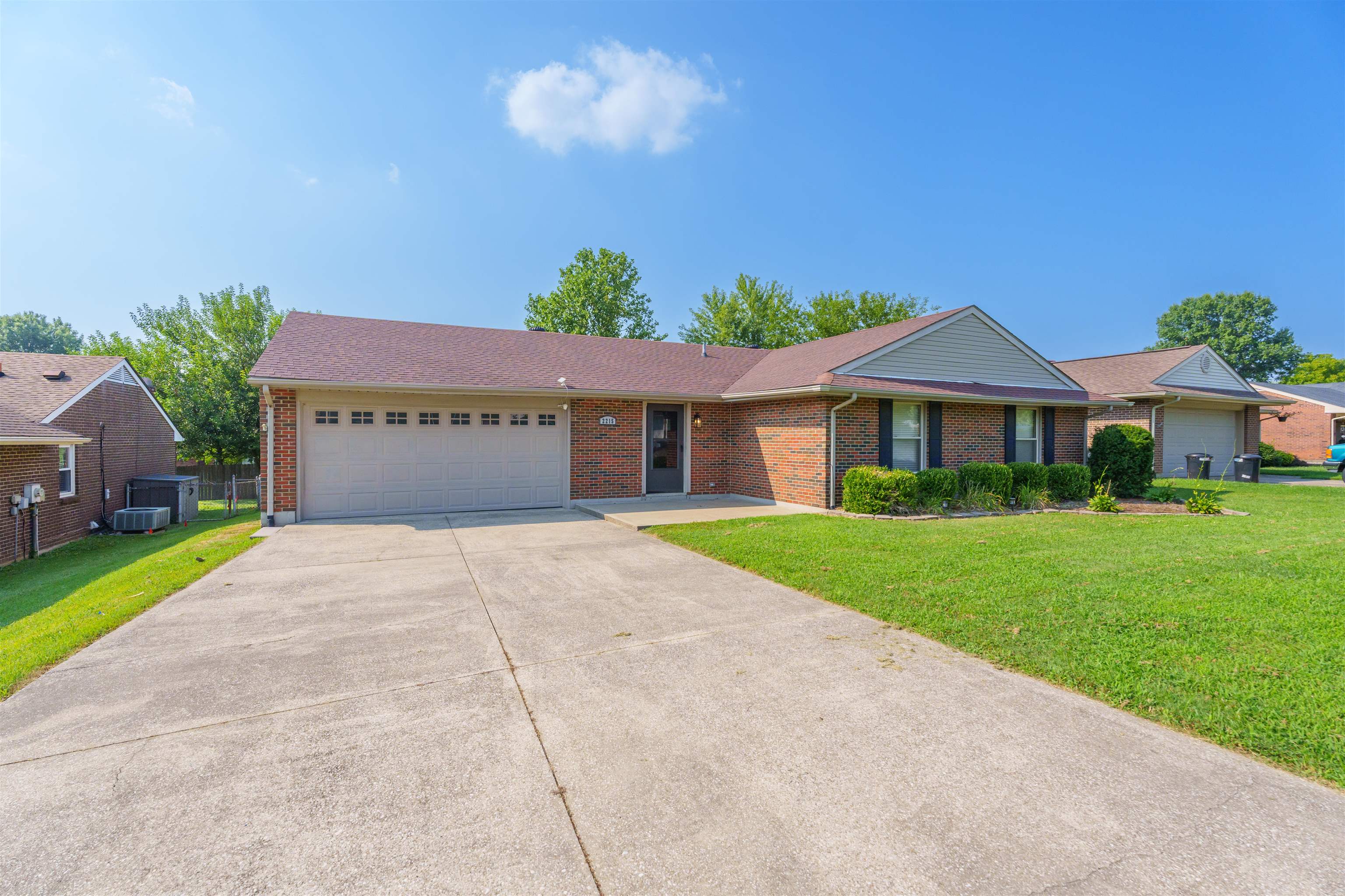 2215 Southeastern Parkway, Owensboro, Kentucky 42303, 3 Bedrooms Bedrooms, ,2 BathroomsBathrooms,Single Family Residence,For Sale,Southeastern Parkway,90316