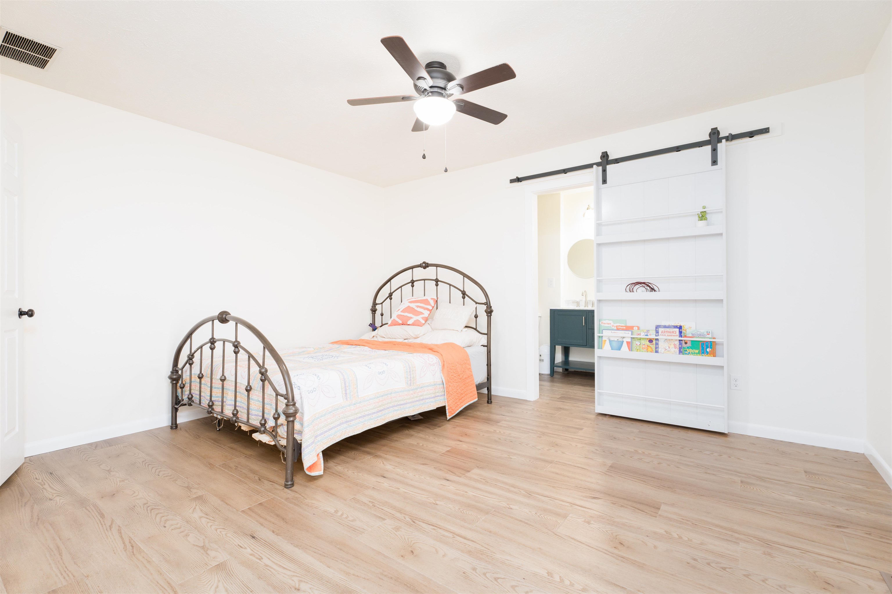2215 Southeastern Parkway, Owensboro, Kentucky 42303, 3 Bedrooms Bedrooms, ,2 BathroomsBathrooms,Single Family Residence,For Sale,Southeastern Parkway,90316
