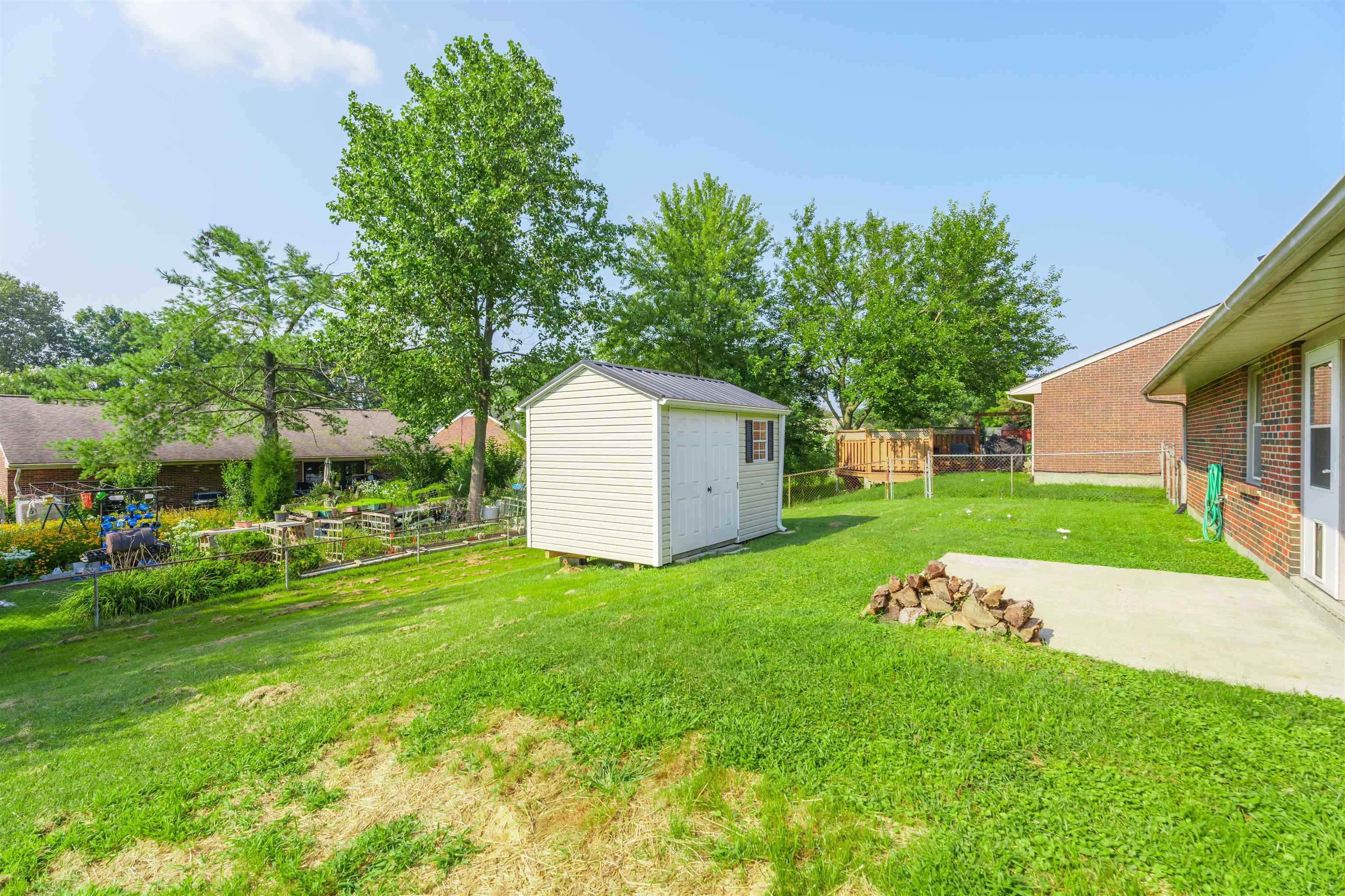2215 Southeastern Parkway, Owensboro, Kentucky 42303, 3 Bedrooms Bedrooms, ,2 BathroomsBathrooms,Single Family Residence,For Sale,Southeastern Parkway,90316