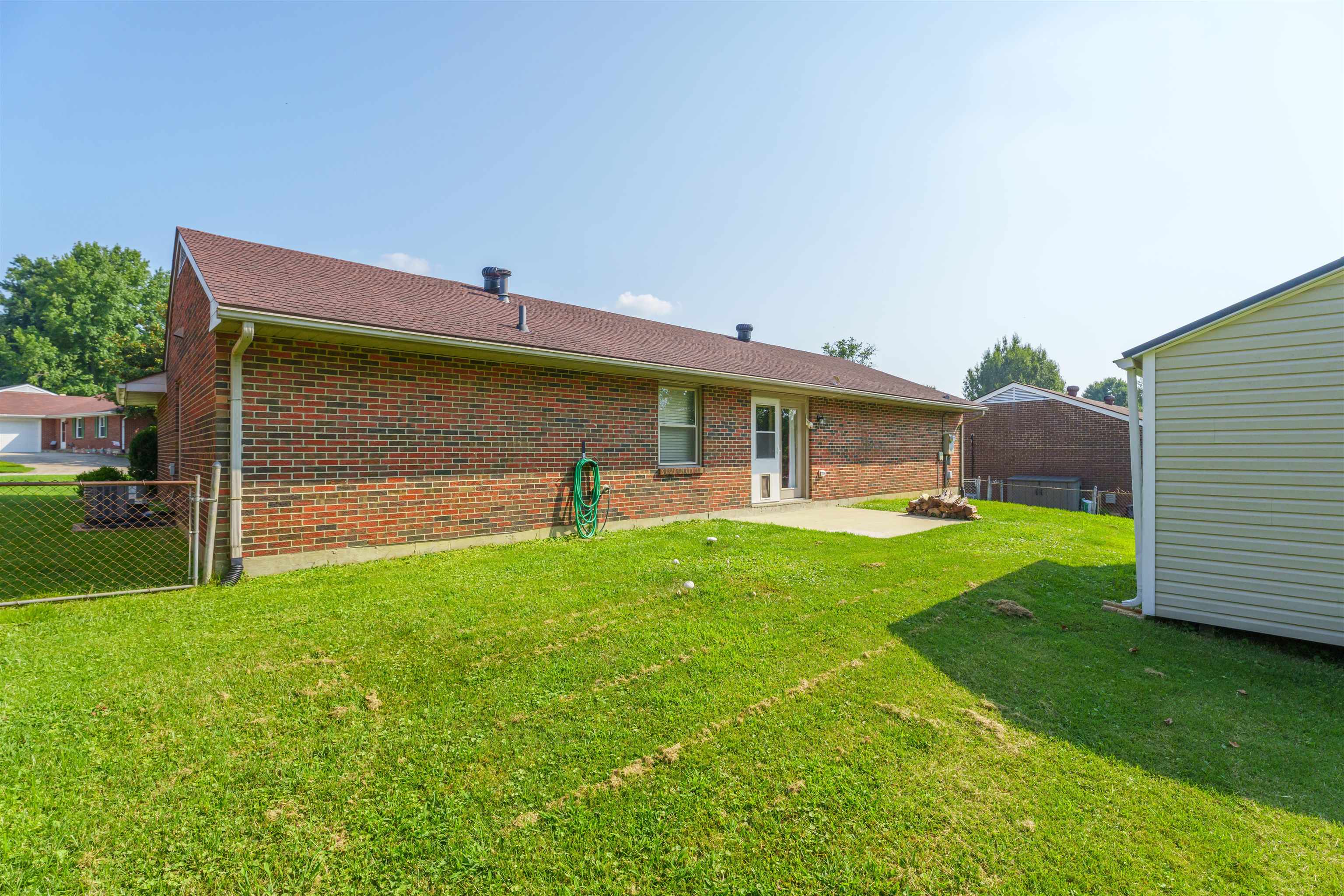 2215 Southeastern Parkway, Owensboro, Kentucky 42303, 3 Bedrooms Bedrooms, ,2 BathroomsBathrooms,Single Family Residence,For Sale,Southeastern Parkway,90316