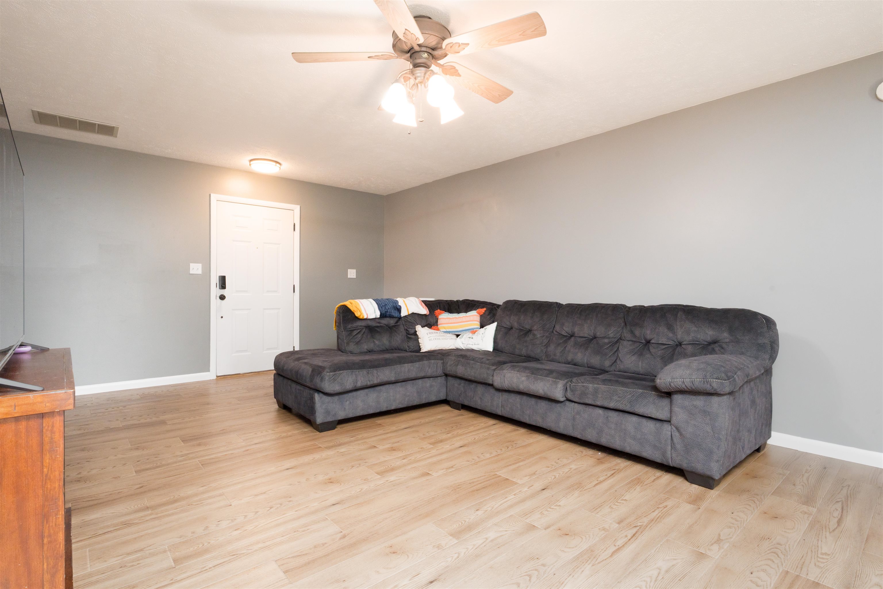 2215 Southeastern Parkway, Owensboro, Kentucky 42303, 3 Bedrooms Bedrooms, ,2 BathroomsBathrooms,Single Family Residence,For Sale,Southeastern Parkway,90316