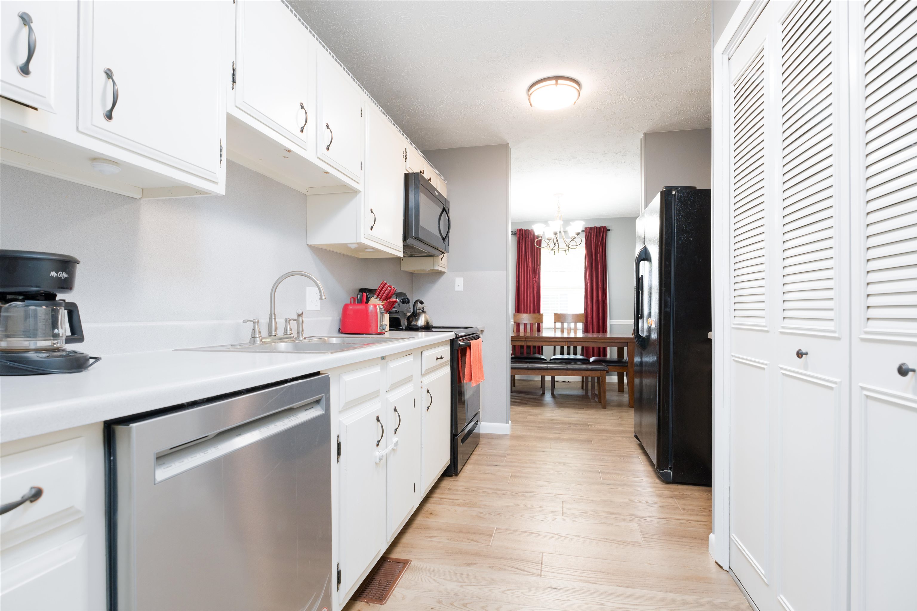 2215 Southeastern Parkway, Owensboro, Kentucky 42303, 3 Bedrooms Bedrooms, ,2 BathroomsBathrooms,Single Family Residence,For Sale,Southeastern Parkway,90316