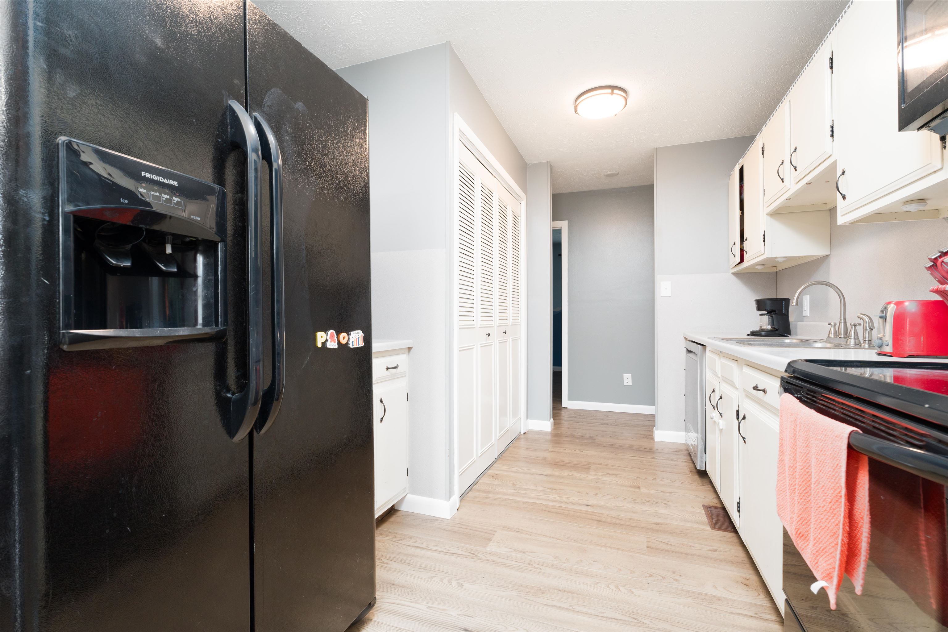 2215 Southeastern Parkway, Owensboro, Kentucky 42303, 3 Bedrooms Bedrooms, ,2 BathroomsBathrooms,Single Family Residence,For Sale,Southeastern Parkway,90316