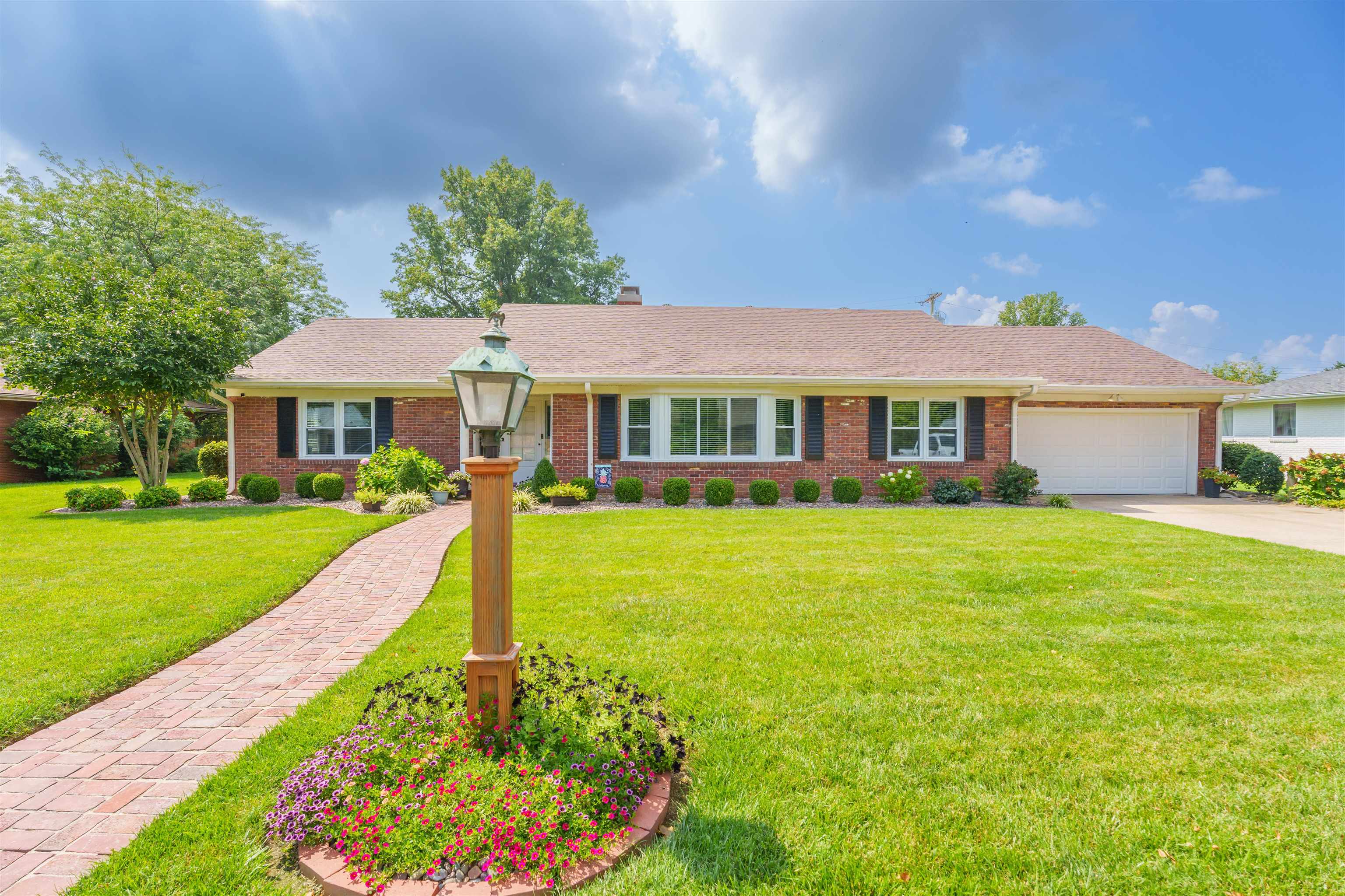 2028 Stratford Drive, Owensboro, Kentucky 42301, 3 Bedrooms Bedrooms, ,2 BathroomsBathrooms,Single Family Residence,For Sale,Stratford Drive,90319