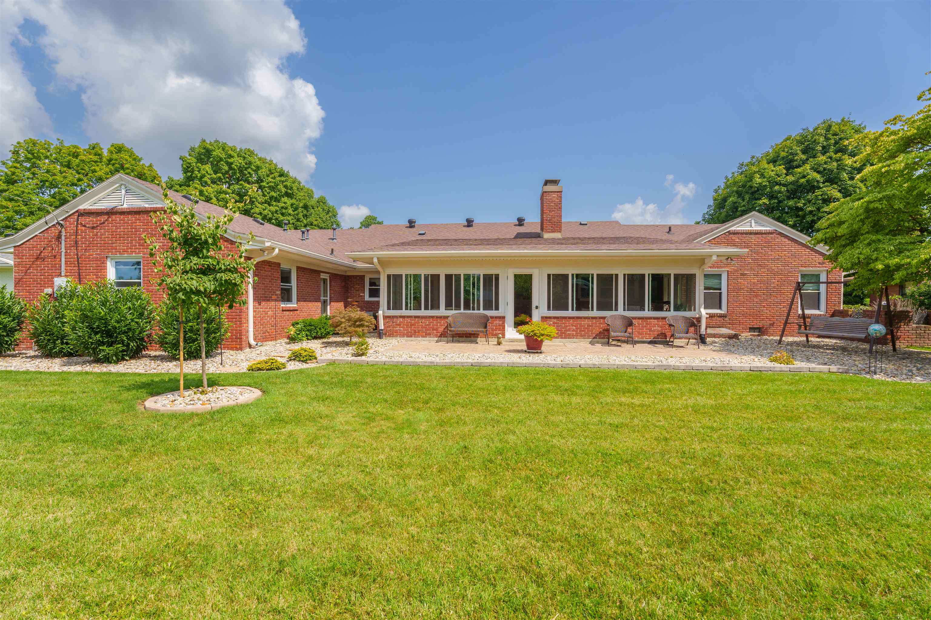 2028 Stratford Drive, Owensboro, Kentucky 42301, 3 Bedrooms Bedrooms, ,2 BathroomsBathrooms,Single Family Residence,For Sale,Stratford Drive,90319