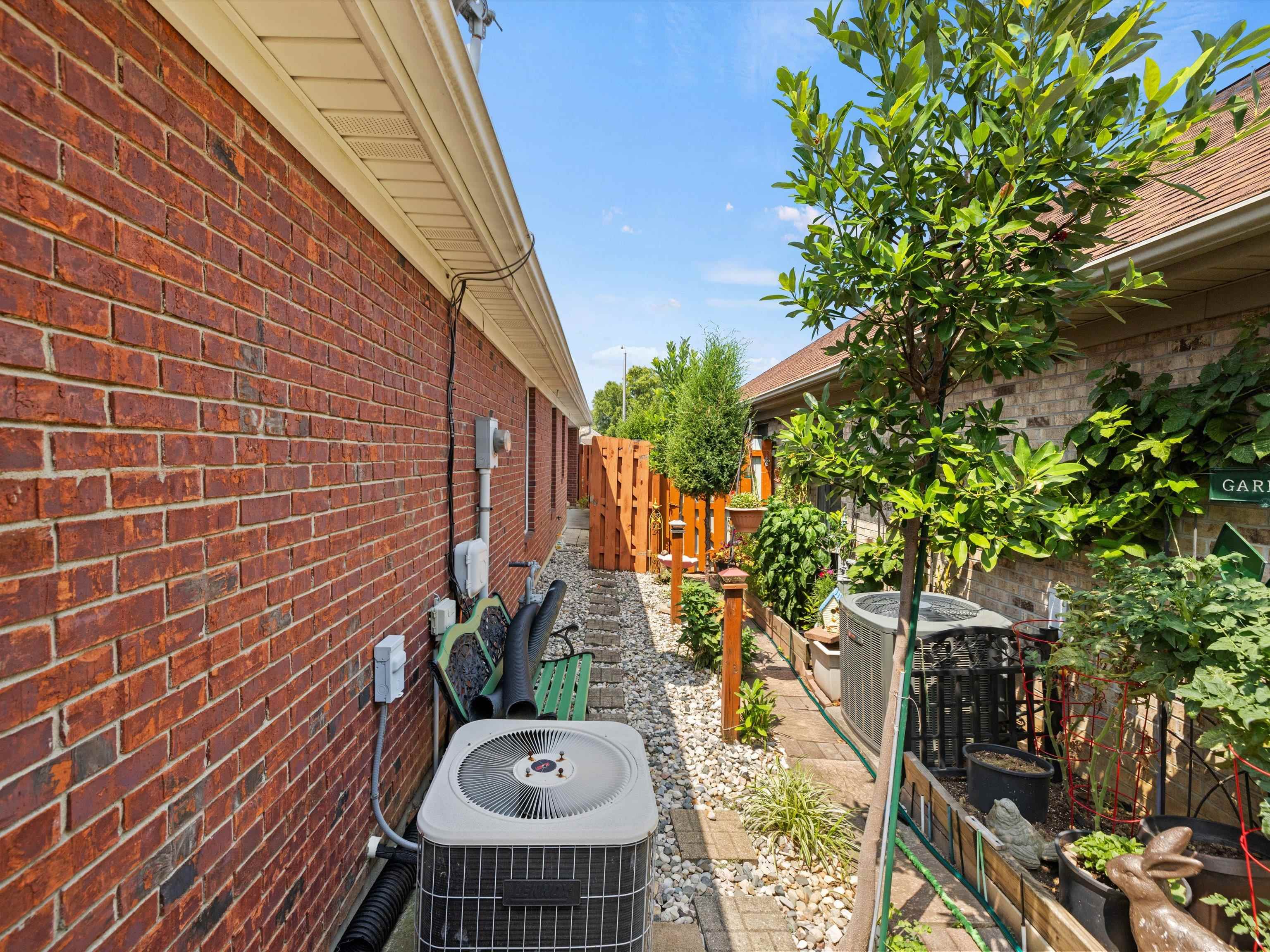 2303 Triple Crown Way, Owensboro, Kentucky 42301, 2 Bedrooms Bedrooms, ,2 BathroomsBathrooms,Single Family Residence,For Sale,Triple Crown Way,90321
