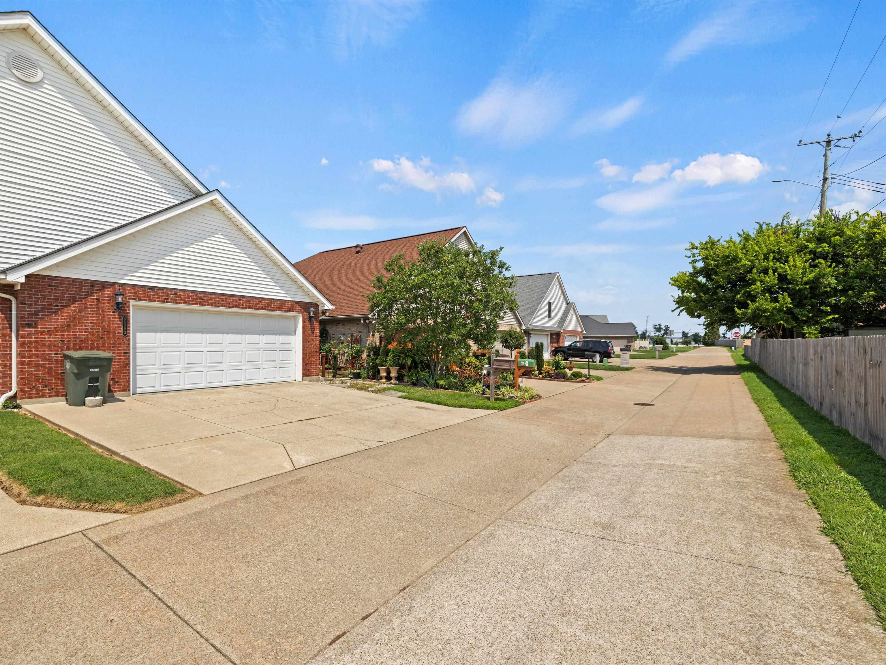 2303 Triple Crown Way, Owensboro, Kentucky 42301, 2 Bedrooms Bedrooms, ,2 BathroomsBathrooms,Single Family Residence,For Sale,Triple Crown Way,90321