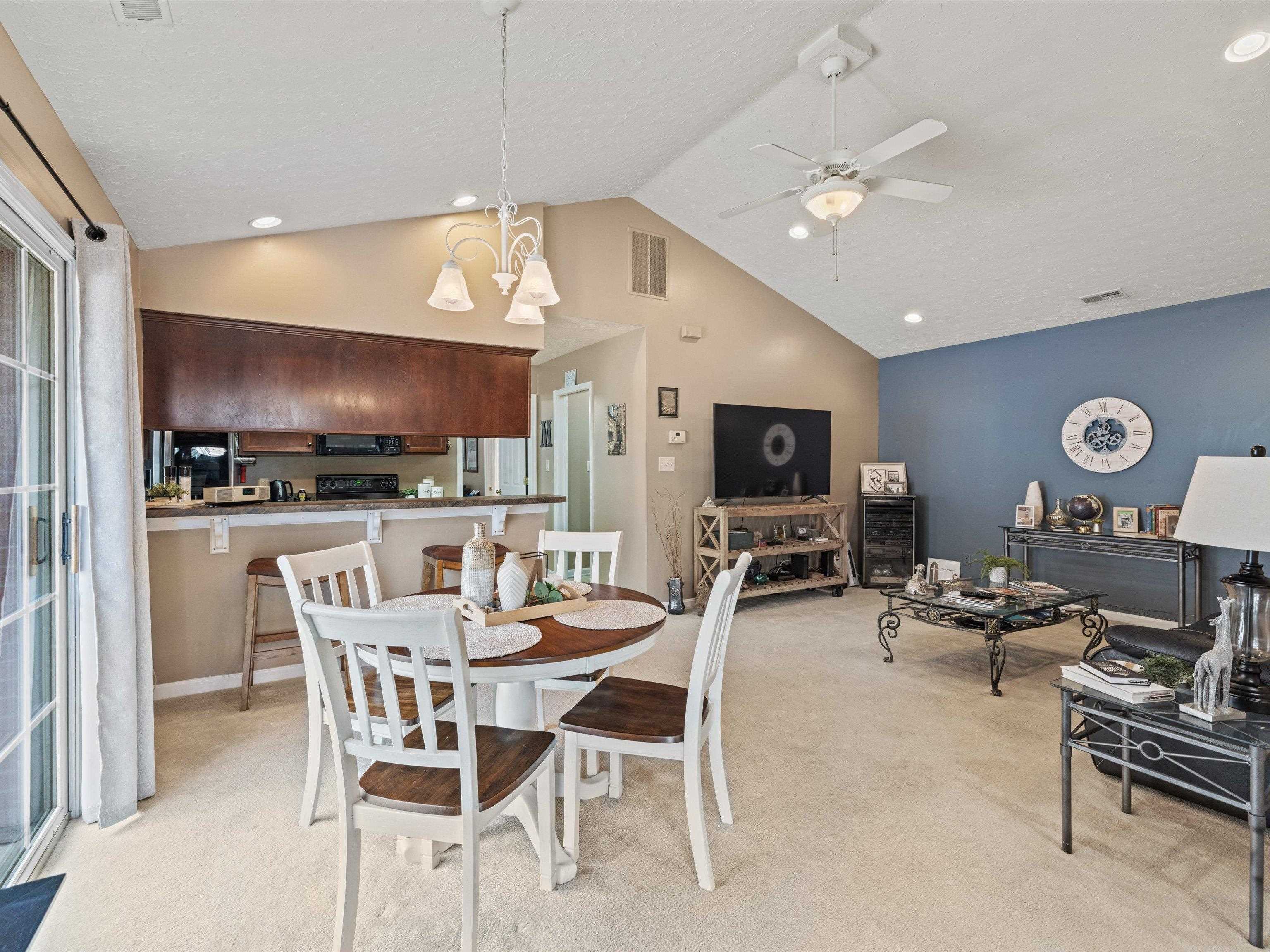2303 Triple Crown Way, Owensboro, Kentucky 42301, 2 Bedrooms Bedrooms, ,2 BathroomsBathrooms,Single Family Residence,For Sale,Triple Crown Way,90321