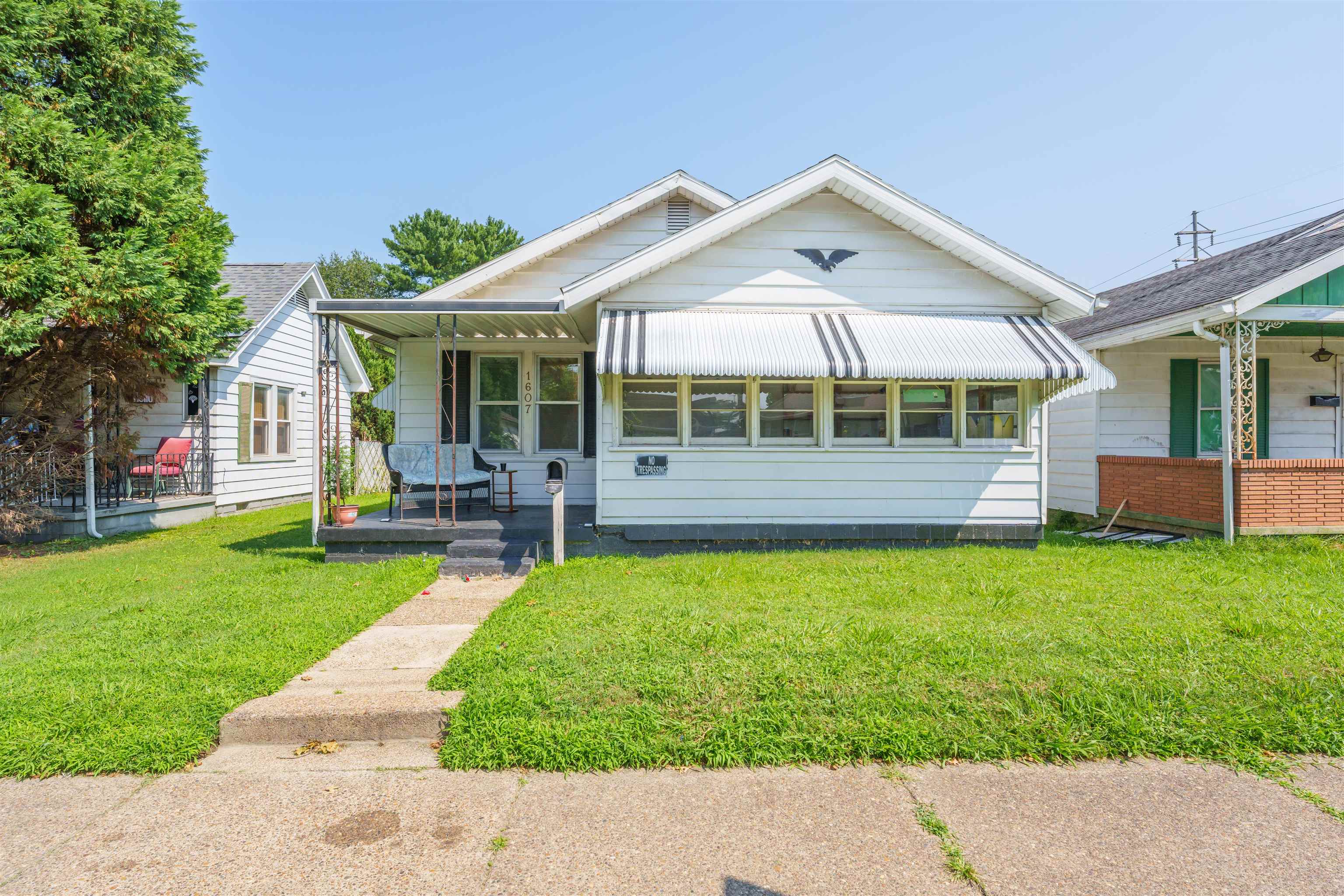 1607 West 4th Street, Owensboro, Kentucky 42301, 2 Bedrooms Bedrooms, ,1 BathroomBathrooms,Single Family Residence,For Sale,West 4th Street,90323