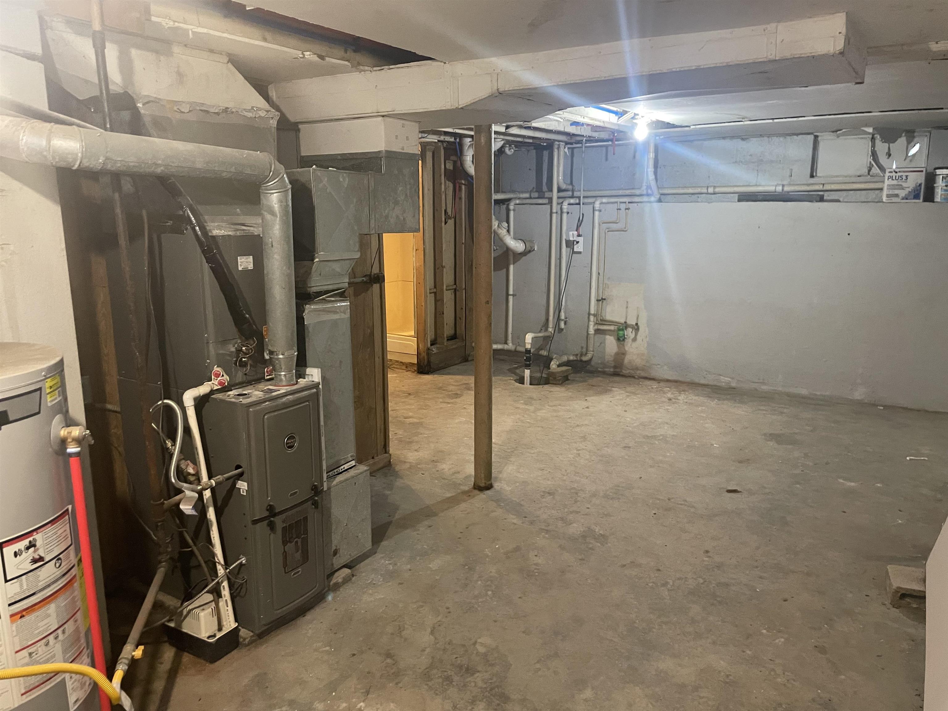 1607 West 4th Street, Owensboro, Kentucky 42301, 2 Bedrooms Bedrooms, ,1 BathroomBathrooms,Single Family Residence,For Sale,West 4th Street,90323