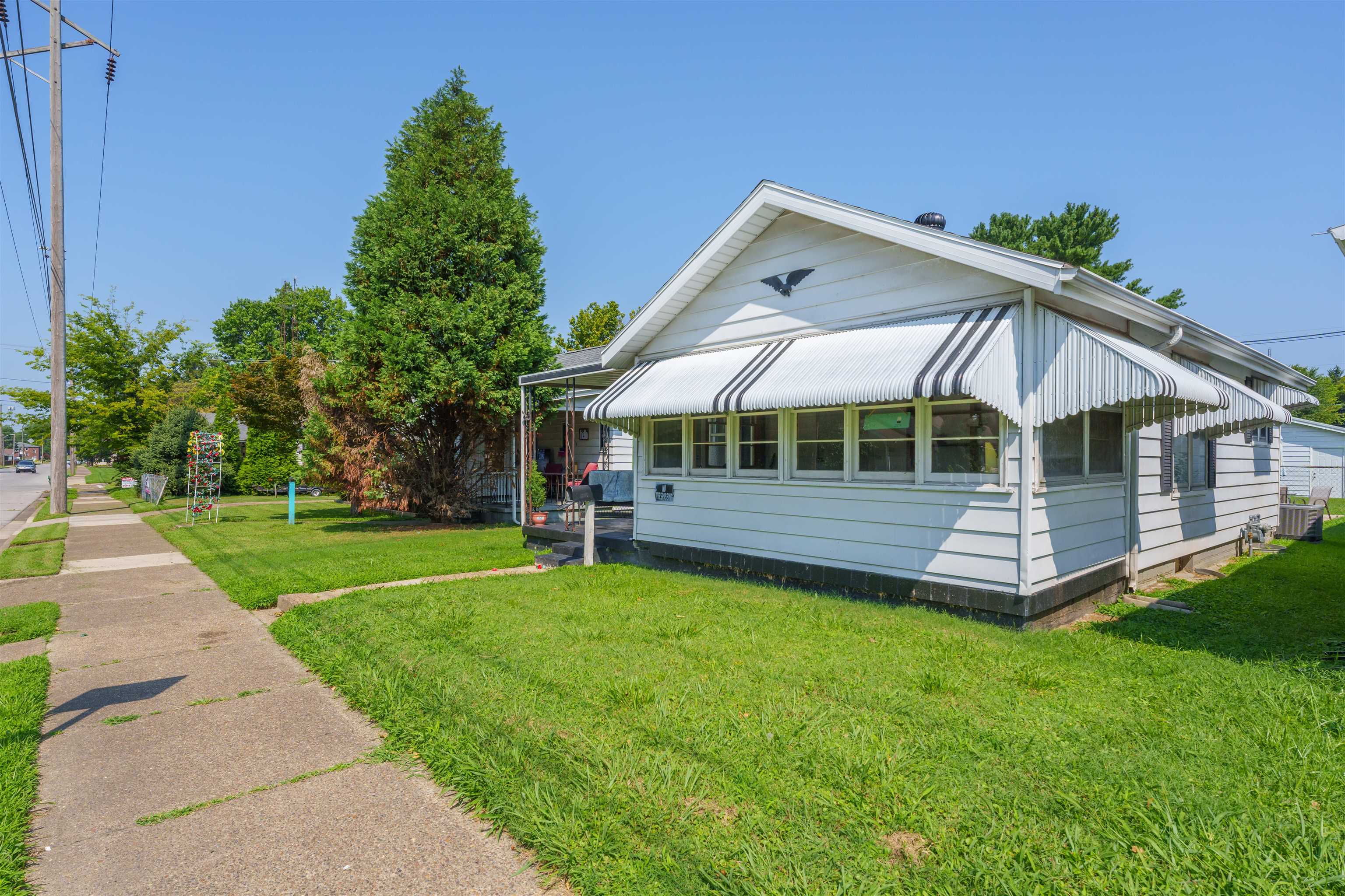 1607 West 4th Street, Owensboro, Kentucky 42301, 2 Bedrooms Bedrooms, ,1 BathroomBathrooms,Single Family Residence,For Sale,West 4th Street,90323