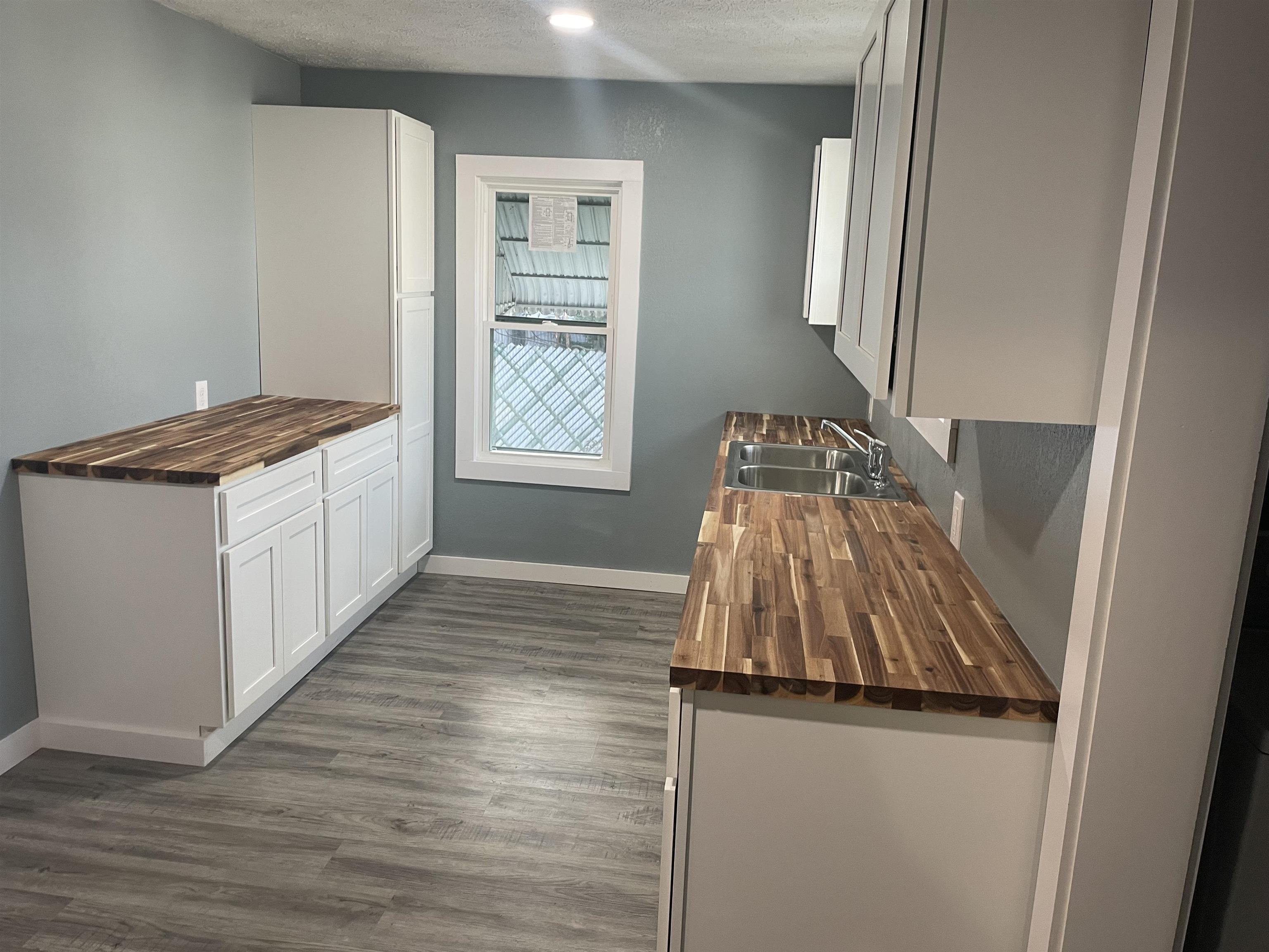 1607 West 4th Street, Owensboro, Kentucky 42301, 2 Bedrooms Bedrooms, ,1 BathroomBathrooms,Single Family Residence,For Sale,West 4th Street,90323