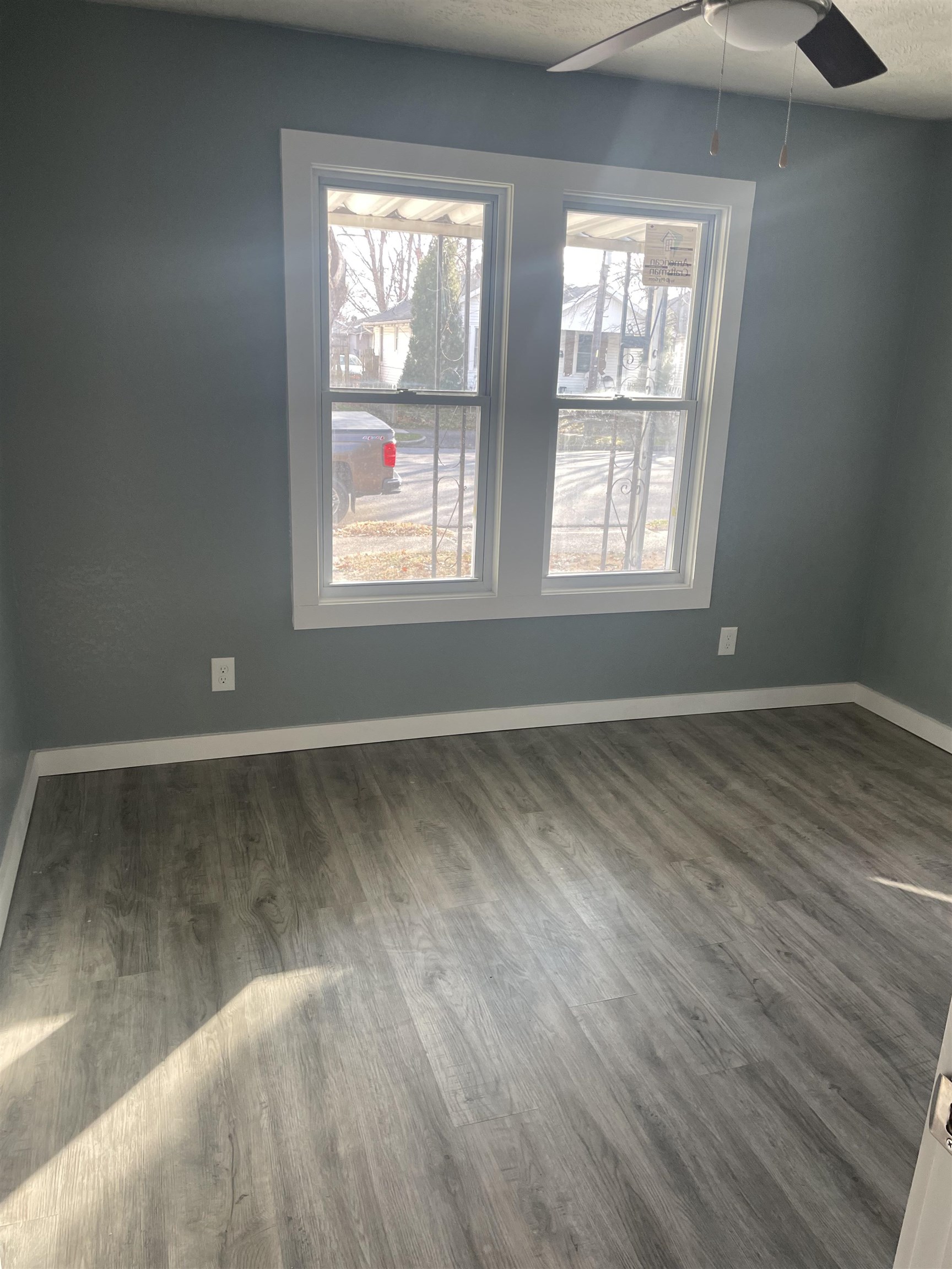 1607 West 4th Street, Owensboro, Kentucky 42301, 2 Bedrooms Bedrooms, ,1 BathroomBathrooms,Single Family Residence,For Sale,West 4th Street,90323