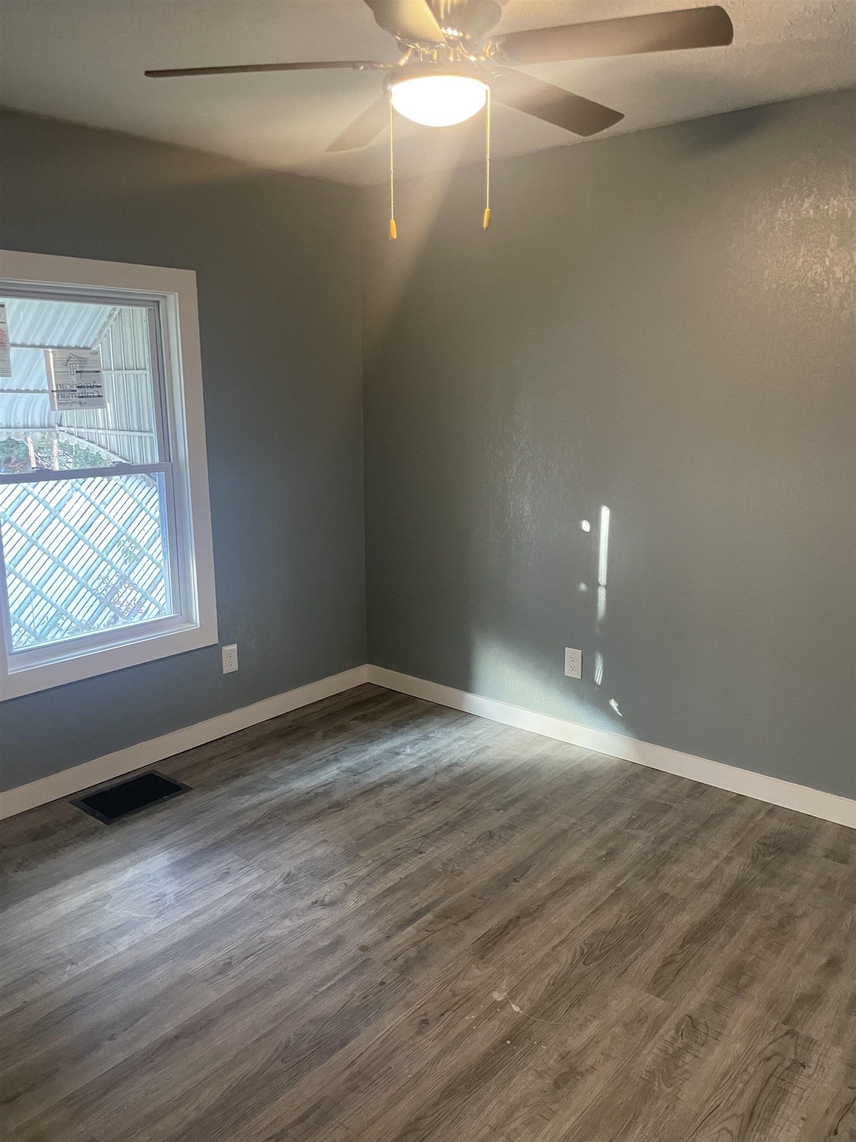 1607 West 4th Street, Owensboro, Kentucky 42301, 2 Bedrooms Bedrooms, ,1 BathroomBathrooms,Single Family Residence,For Sale,West 4th Street,90323