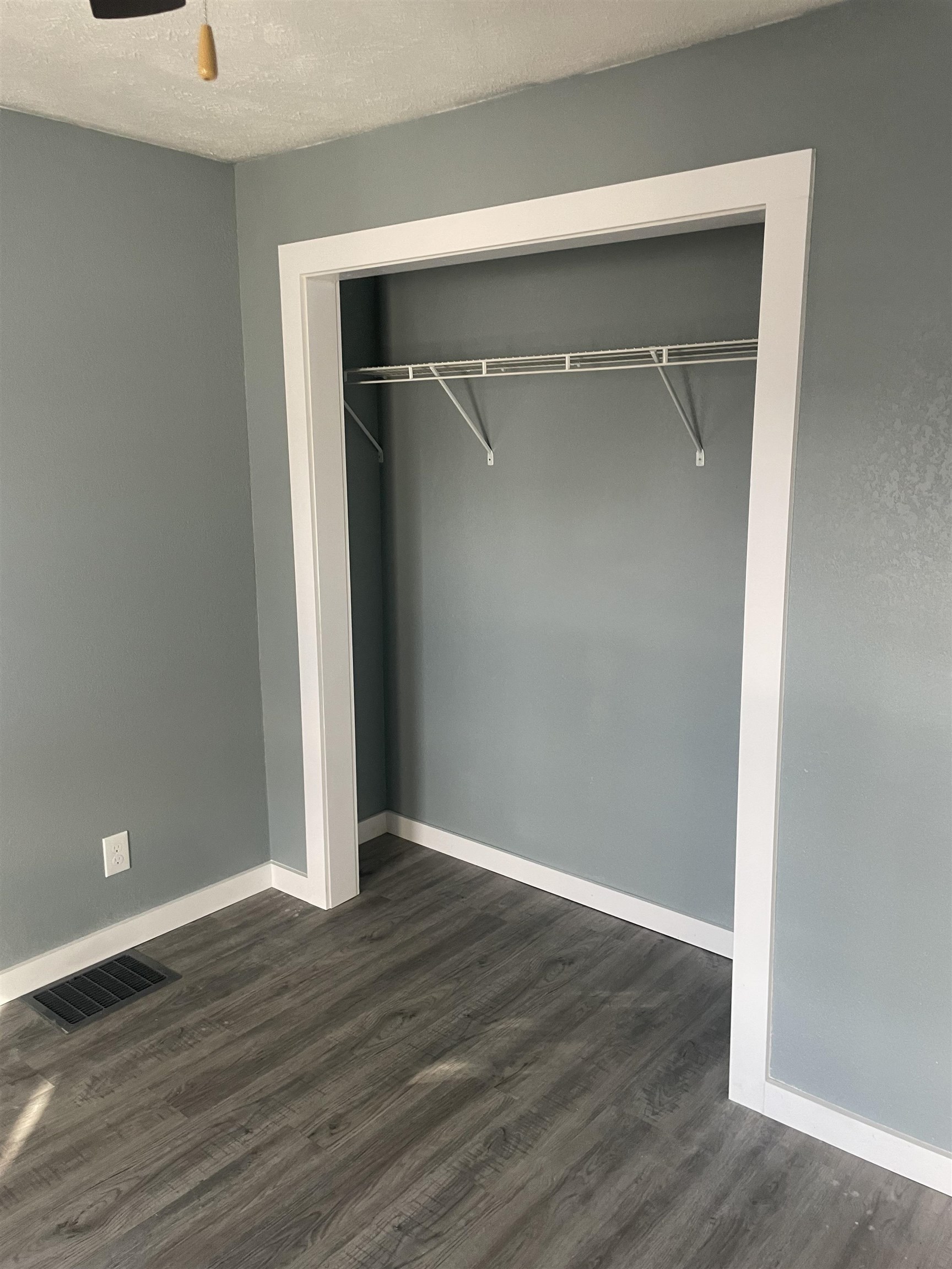 1607 West 4th Street, Owensboro, Kentucky 42301, 2 Bedrooms Bedrooms, ,1 BathroomBathrooms,Single Family Residence,For Sale,West 4th Street,90323