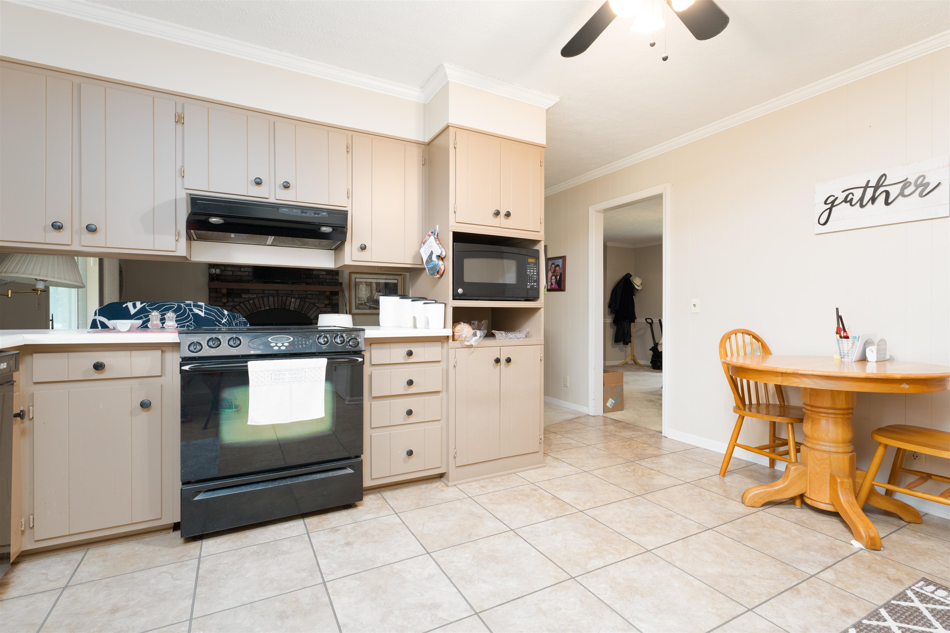 1290 W Center Street, Madisonville, Kentucky 42431, 3 Bedrooms Bedrooms, ,2 BathroomsBathrooms,Single Family Residence,For Sale,W Center Street,90327