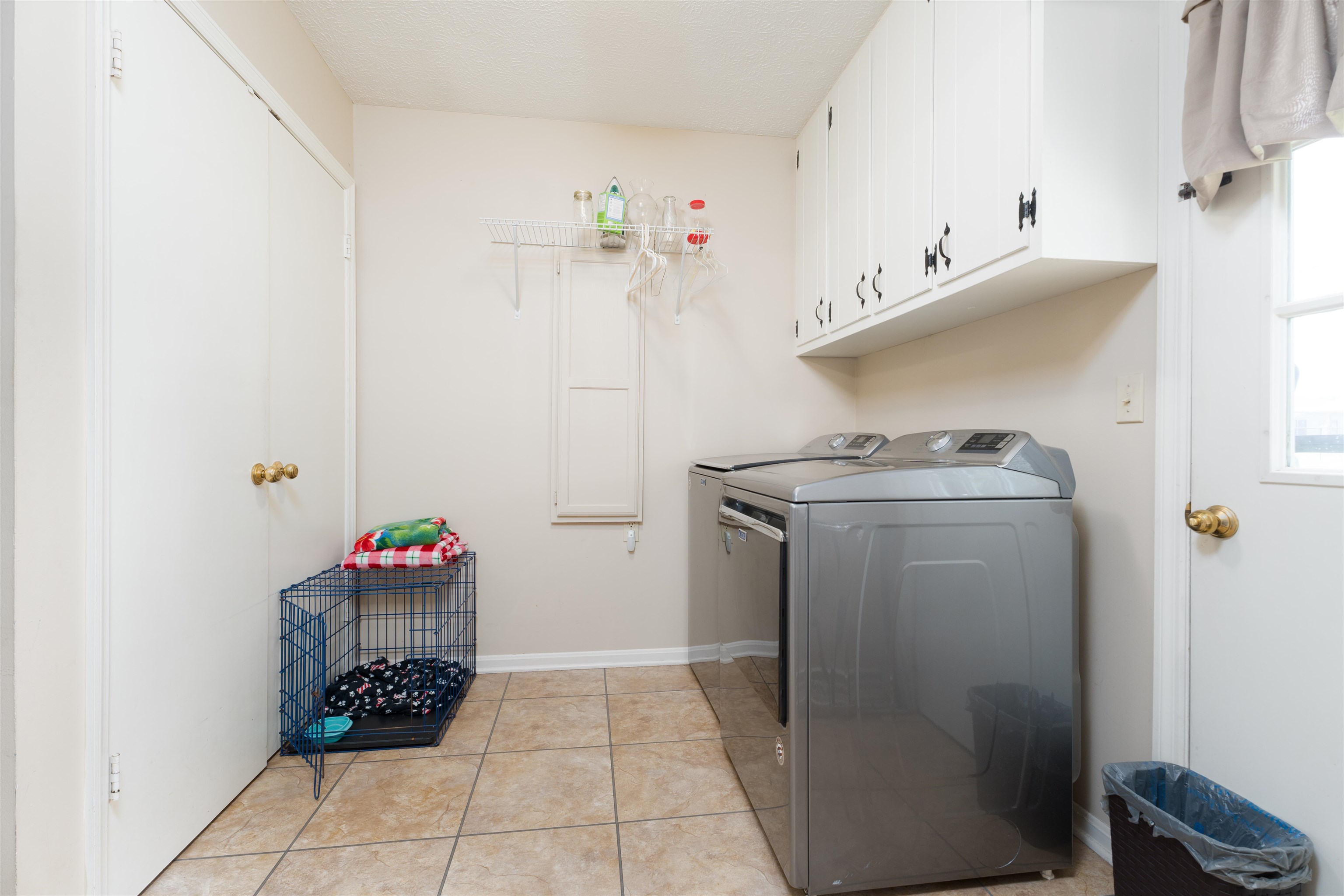 1290 W Center Street, Madisonville, Kentucky 42431, 3 Bedrooms Bedrooms, ,2 BathroomsBathrooms,Single Family Residence,For Sale,W Center Street,90327
