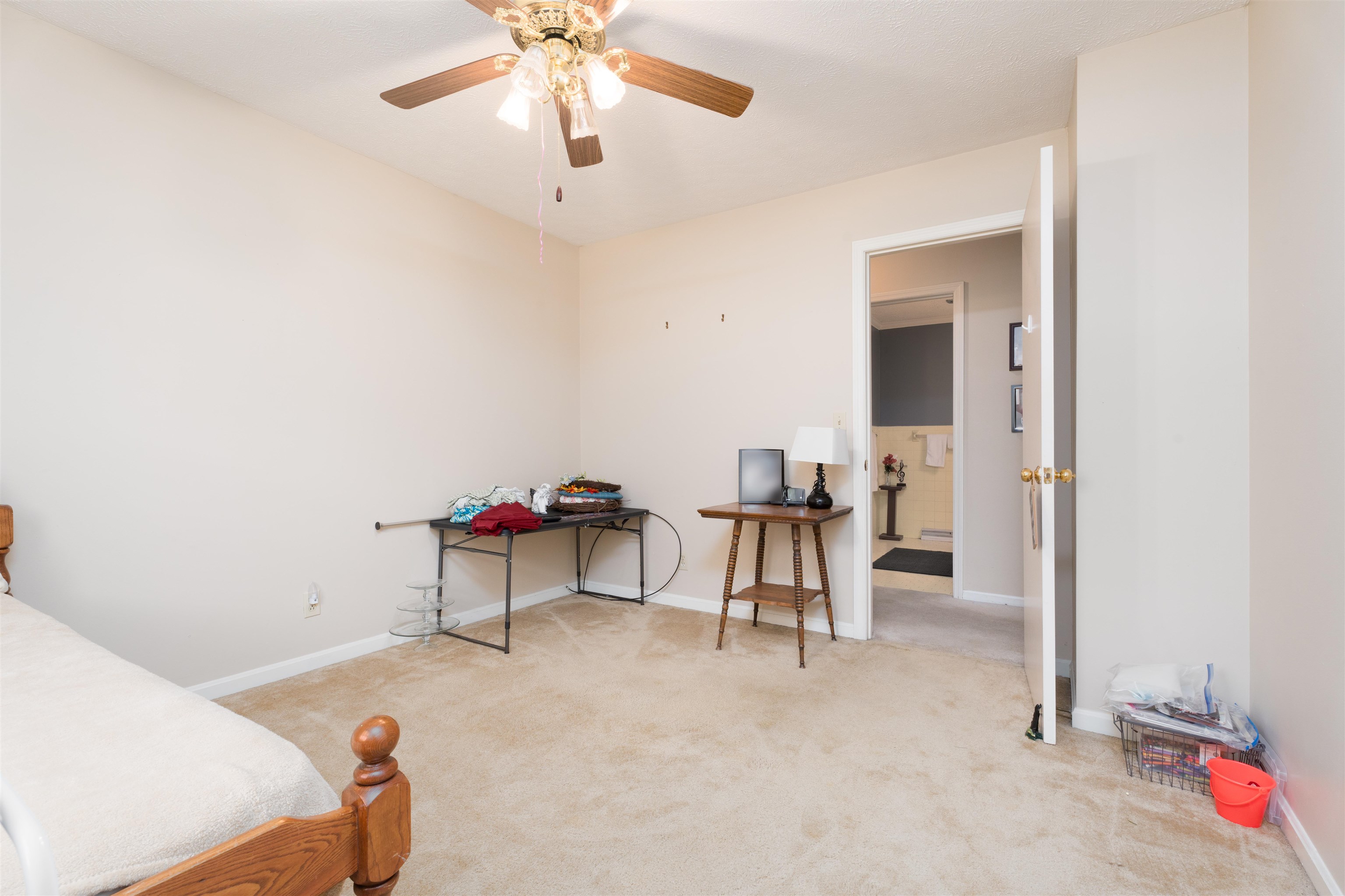 1290 W Center Street, Madisonville, Kentucky 42431, 3 Bedrooms Bedrooms, ,2 BathroomsBathrooms,Single Family Residence,For Sale,W Center Street,90327