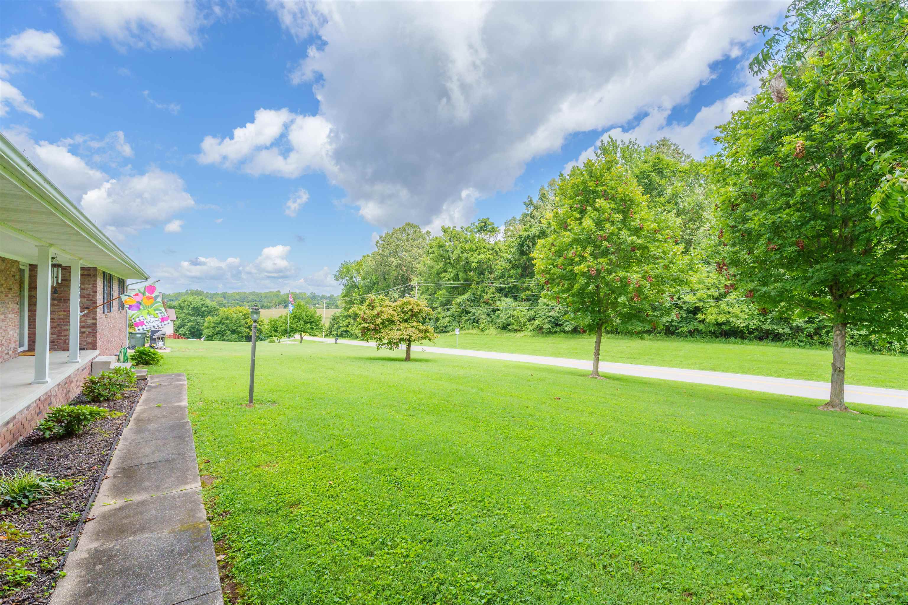 1290 W Center Street, Madisonville, Kentucky 42431, 3 Bedrooms Bedrooms, ,2 BathroomsBathrooms,Single Family Residence,For Sale,W Center Street,90327