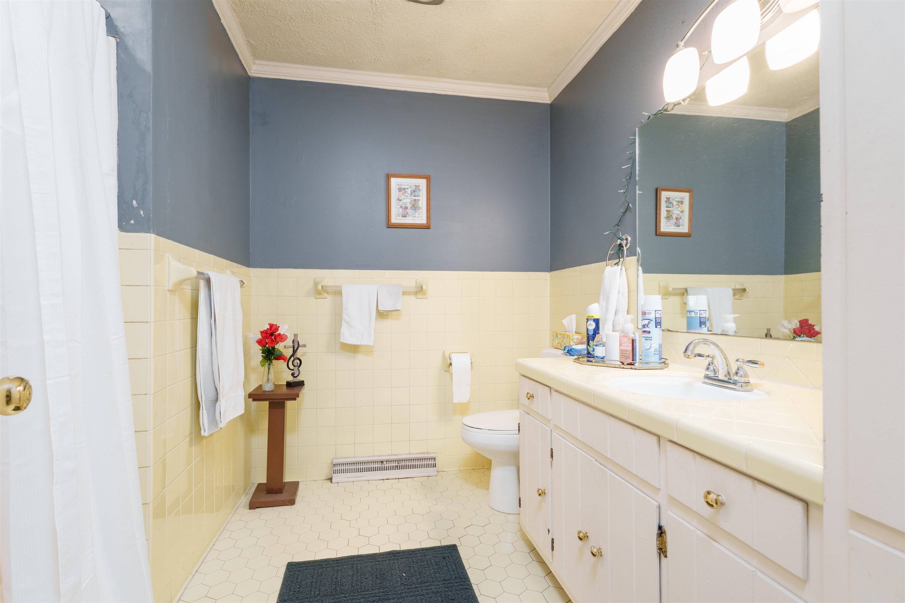 1290 W Center Street, Madisonville, Kentucky 42431, 3 Bedrooms Bedrooms, ,2 BathroomsBathrooms,Single Family Residence,For Sale,W Center Street,90327