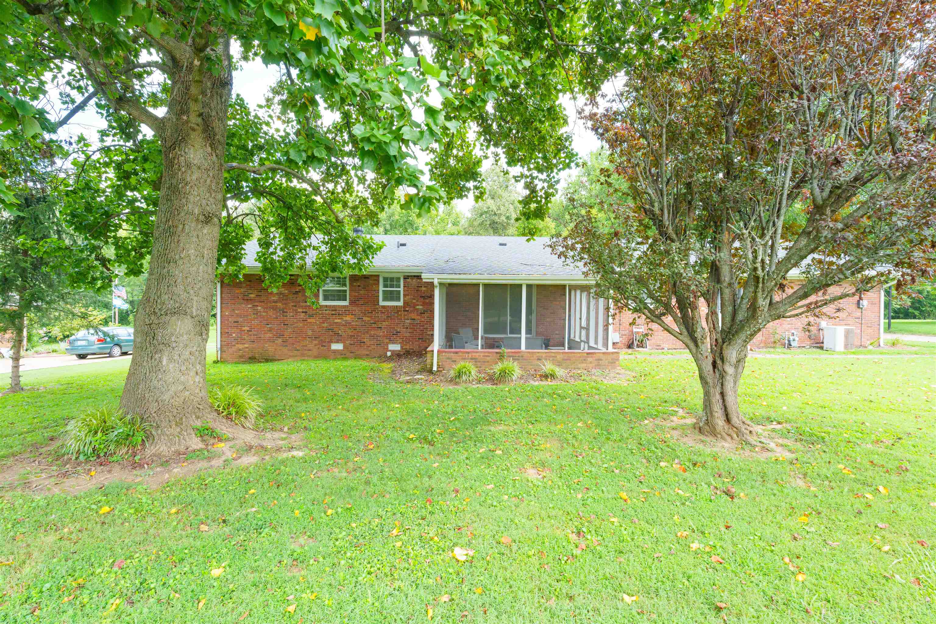 1290 W Center Street, Madisonville, Kentucky 42431, 3 Bedrooms Bedrooms, ,2 BathroomsBathrooms,Single Family Residence,For Sale,W Center Street,90327