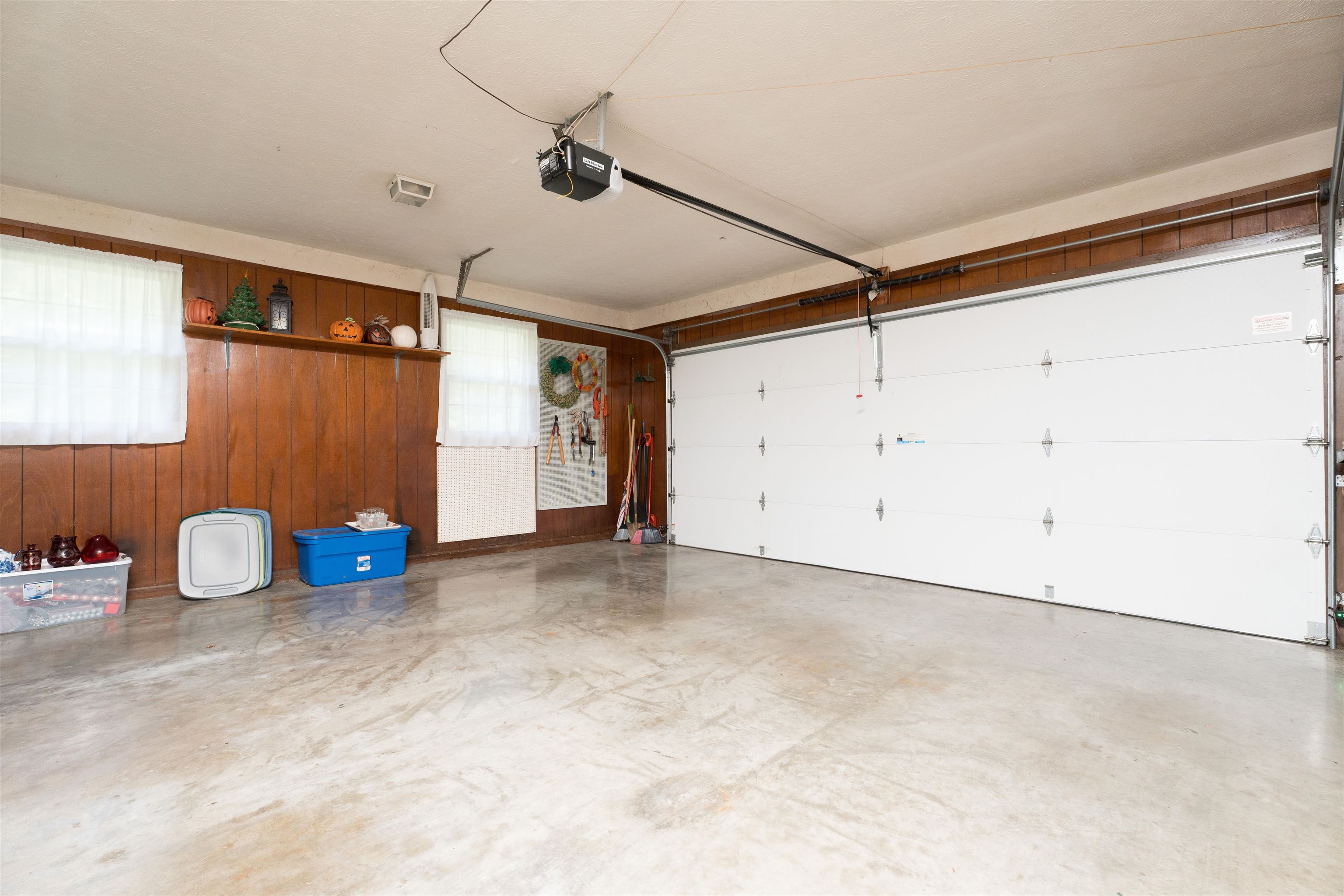 1290 W Center Street, Madisonville, Kentucky 42431, 3 Bedrooms Bedrooms, ,2 BathroomsBathrooms,Single Family Residence,For Sale,W Center Street,90327